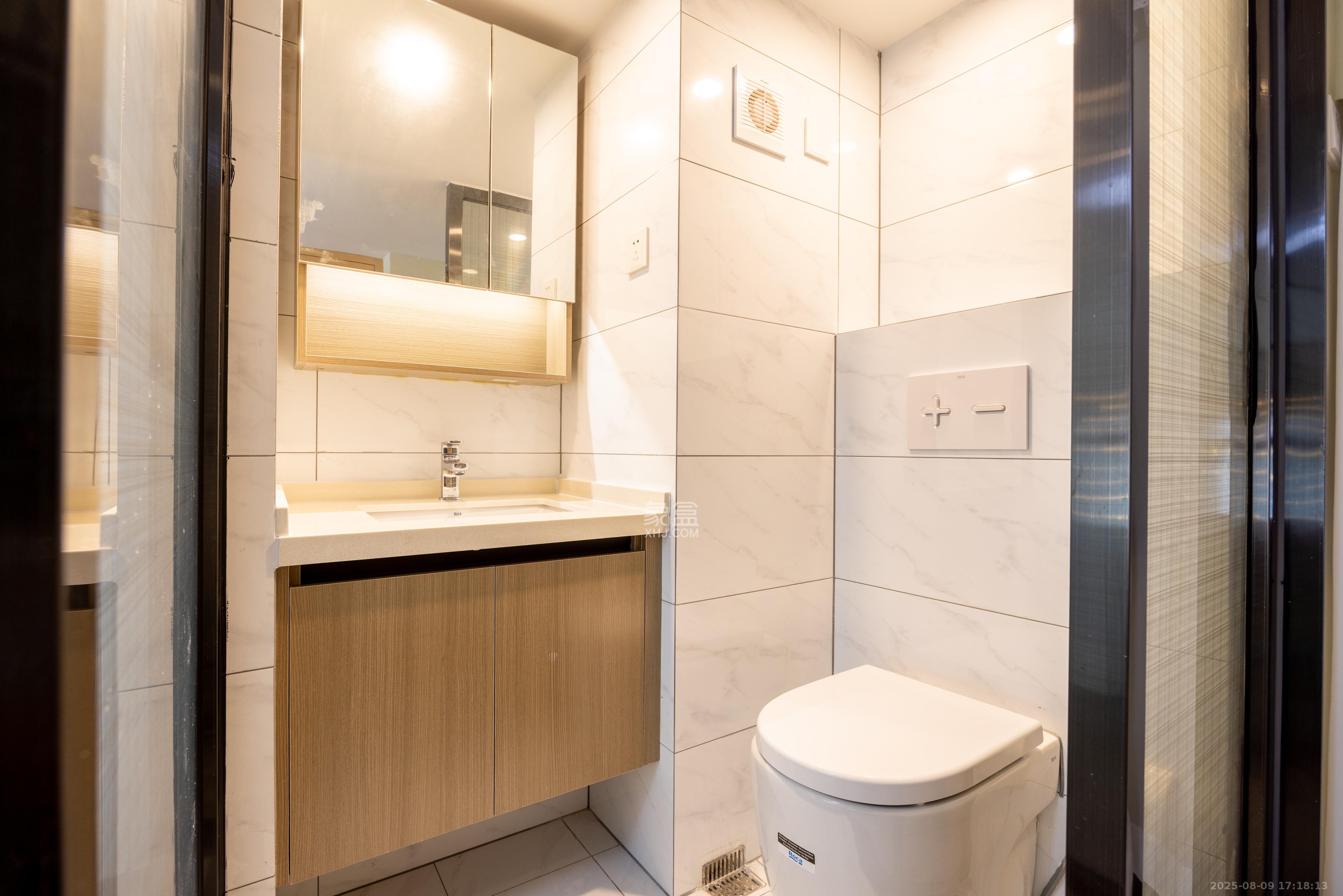 藏珑湖上公馆 1室1厅1卫 2600.0元/月 藏珑湖上公馆 1室1厅1卫 2600.0元/月室内图