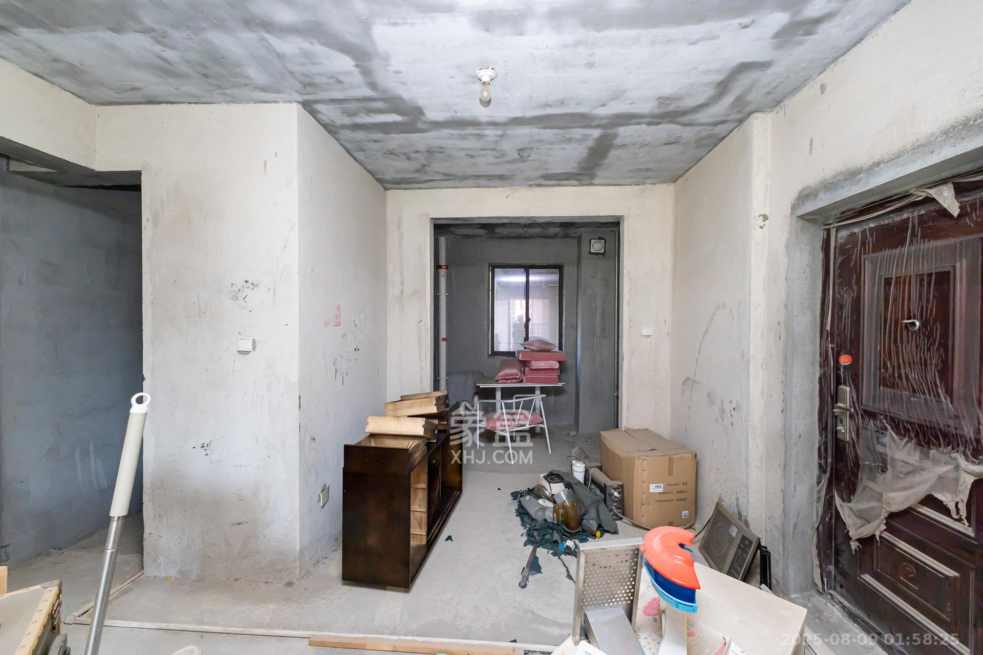 乾源国际 4室2厅2卫 75.0万 乾源国际 4室2厅2卫 75.0万客厅