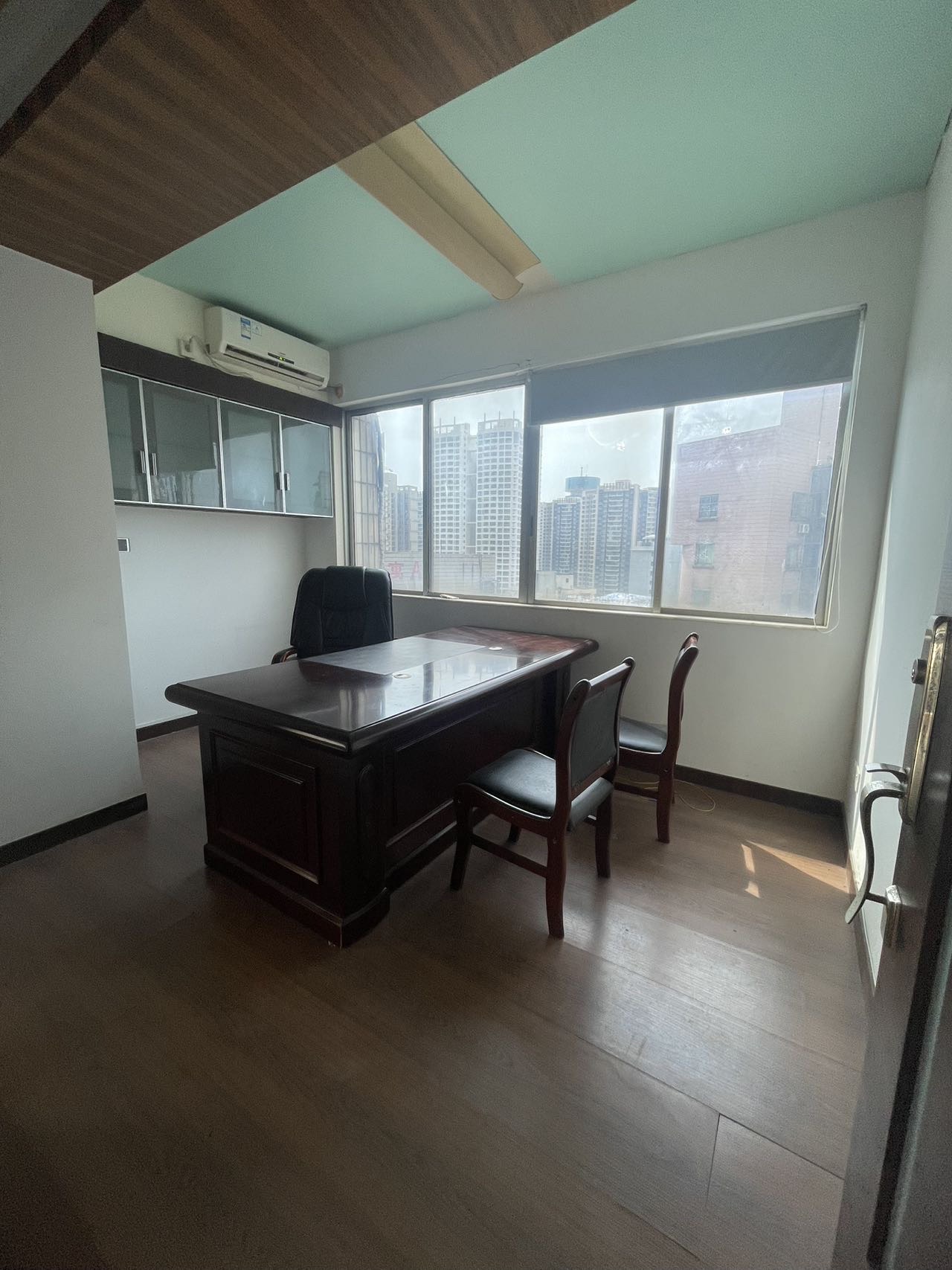 金茂大厦 1室2厅1卫 53.8万 金茂大厦 1室2厅1卫 53.8万客厅