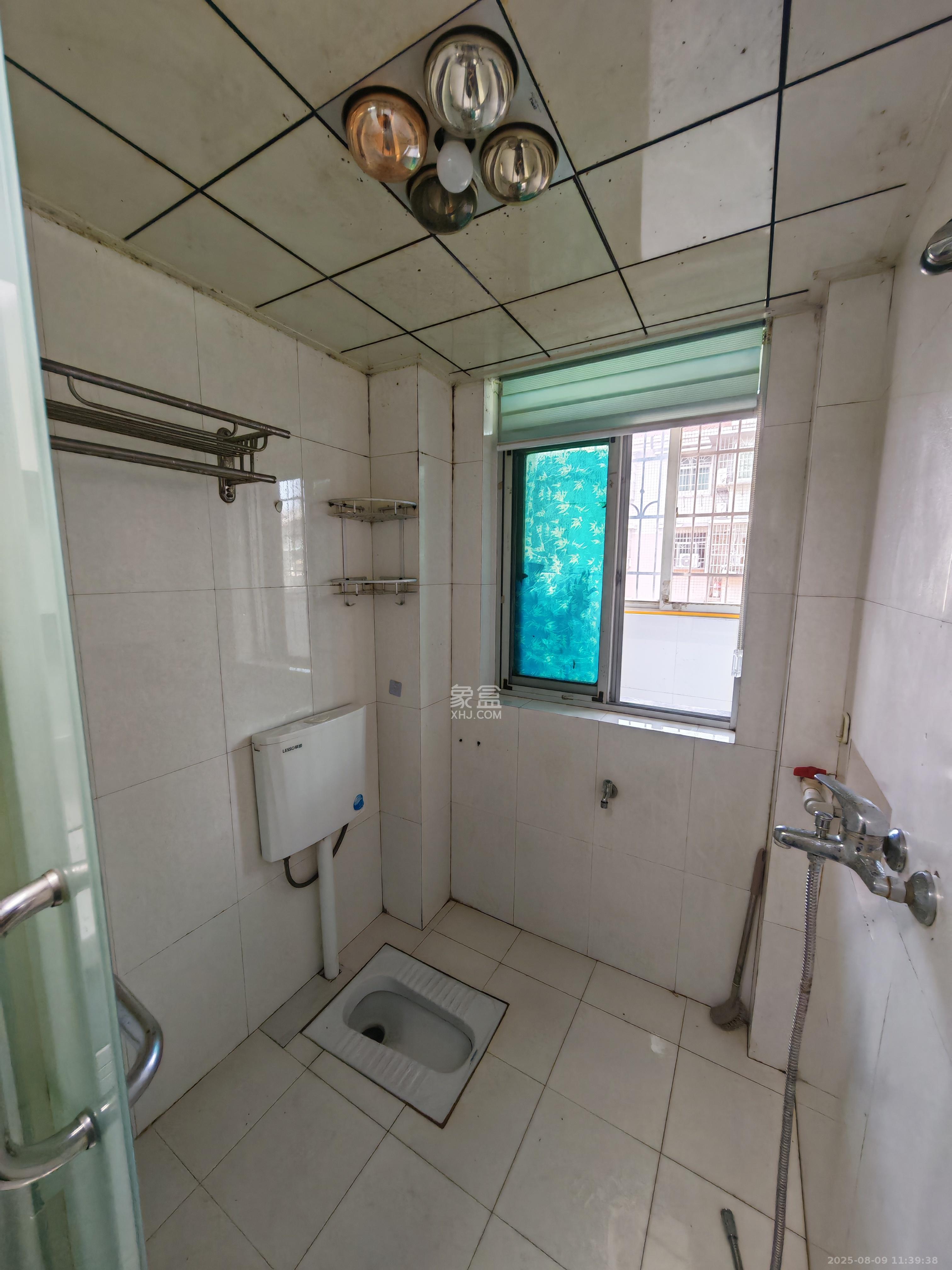 黄泥岭社区  3室2厅1卫    1800.0元/月 黄泥岭社区  3室2厅1卫    1800.0元/月室内图