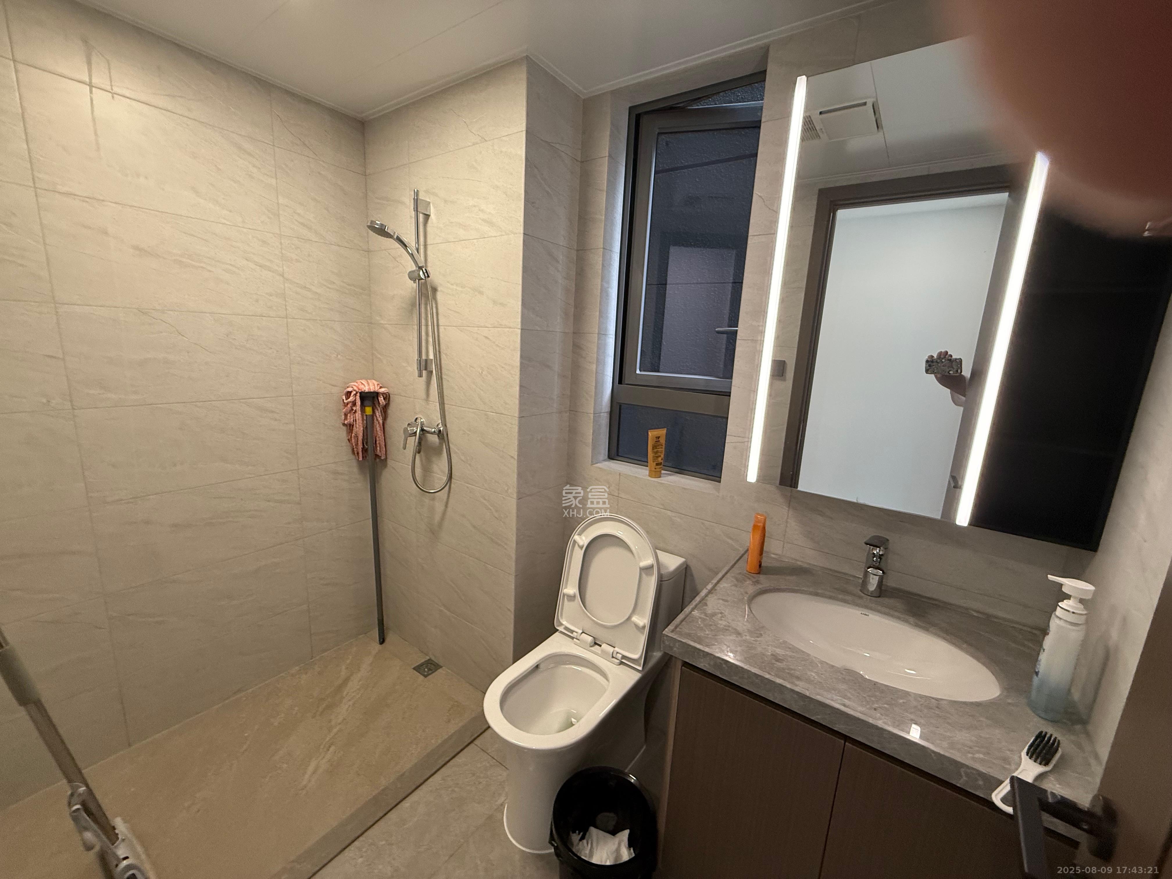 中海寰宇天下  4室2厅2卫    3400.0元/月室内图