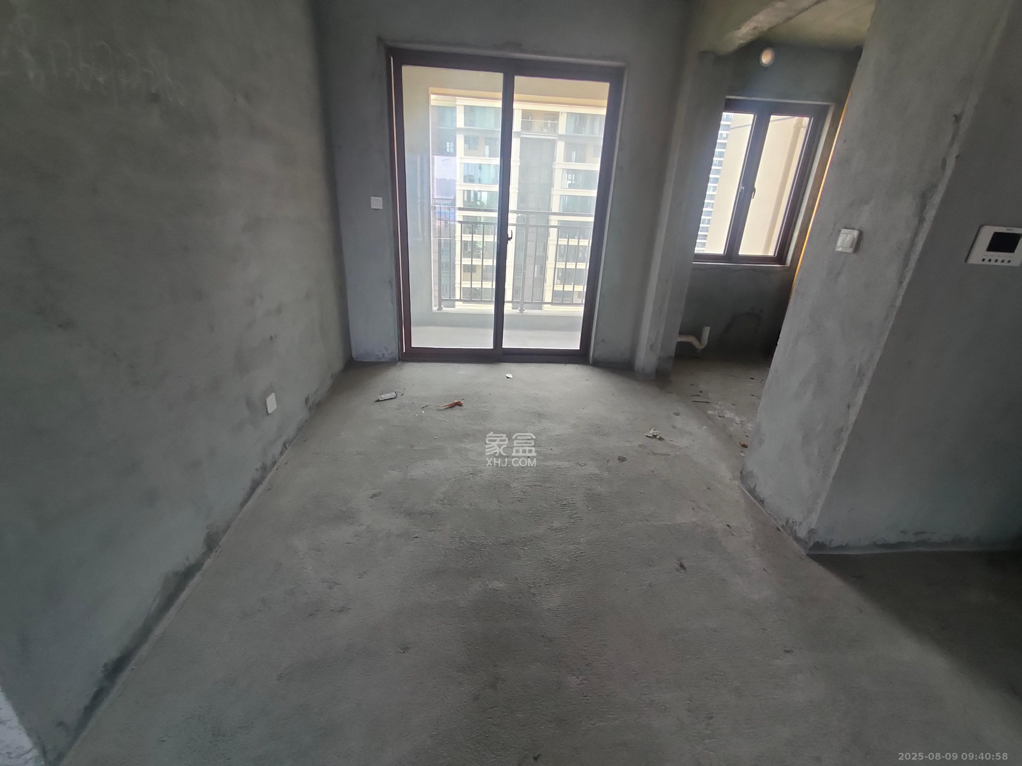 长龙湾 4室2厅2卫 1300.0元/月 长龙湾 4室2厅2卫 1300.0元/月室内图