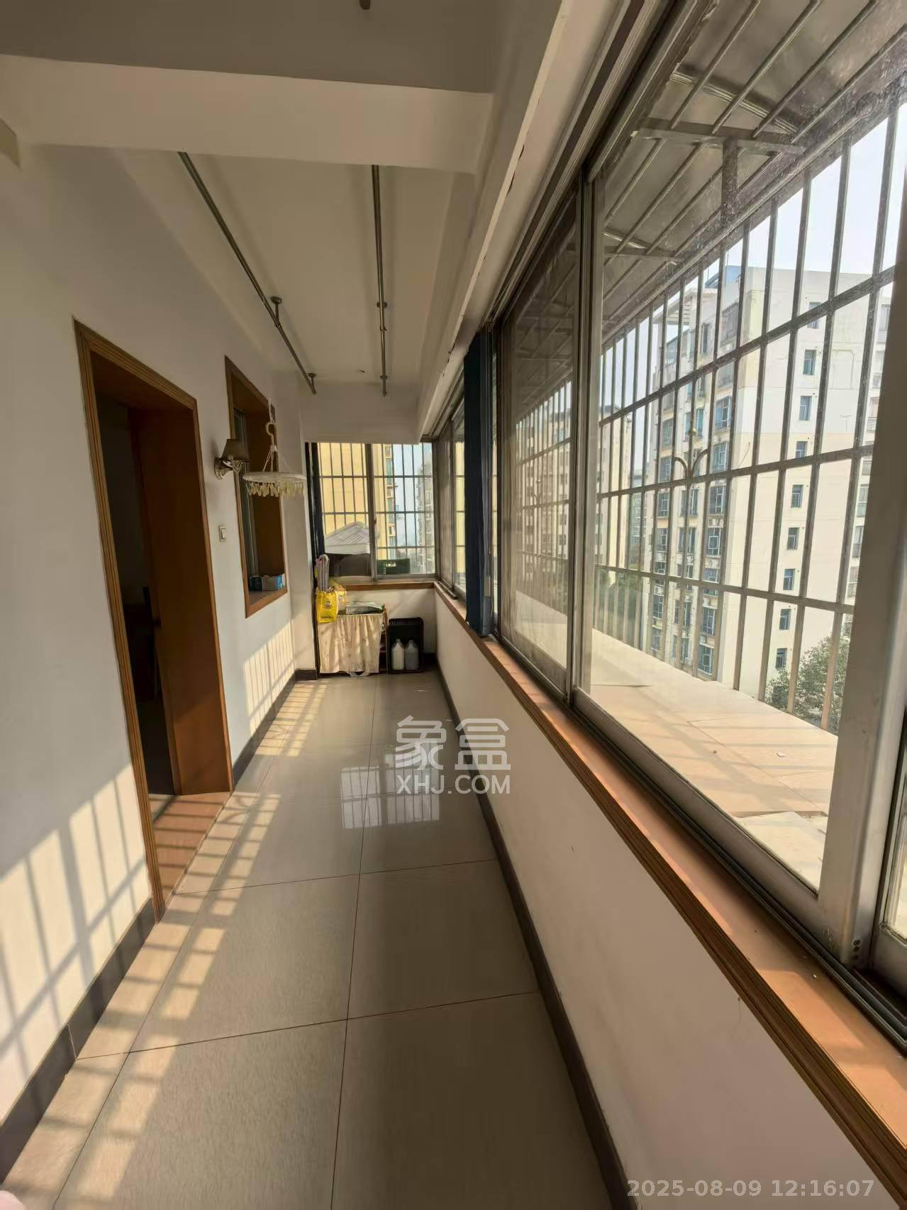 天韵家园 3室2厅2卫 2200.0元/月 天韵家园 3室2厅2卫 2200.0元/月室内图