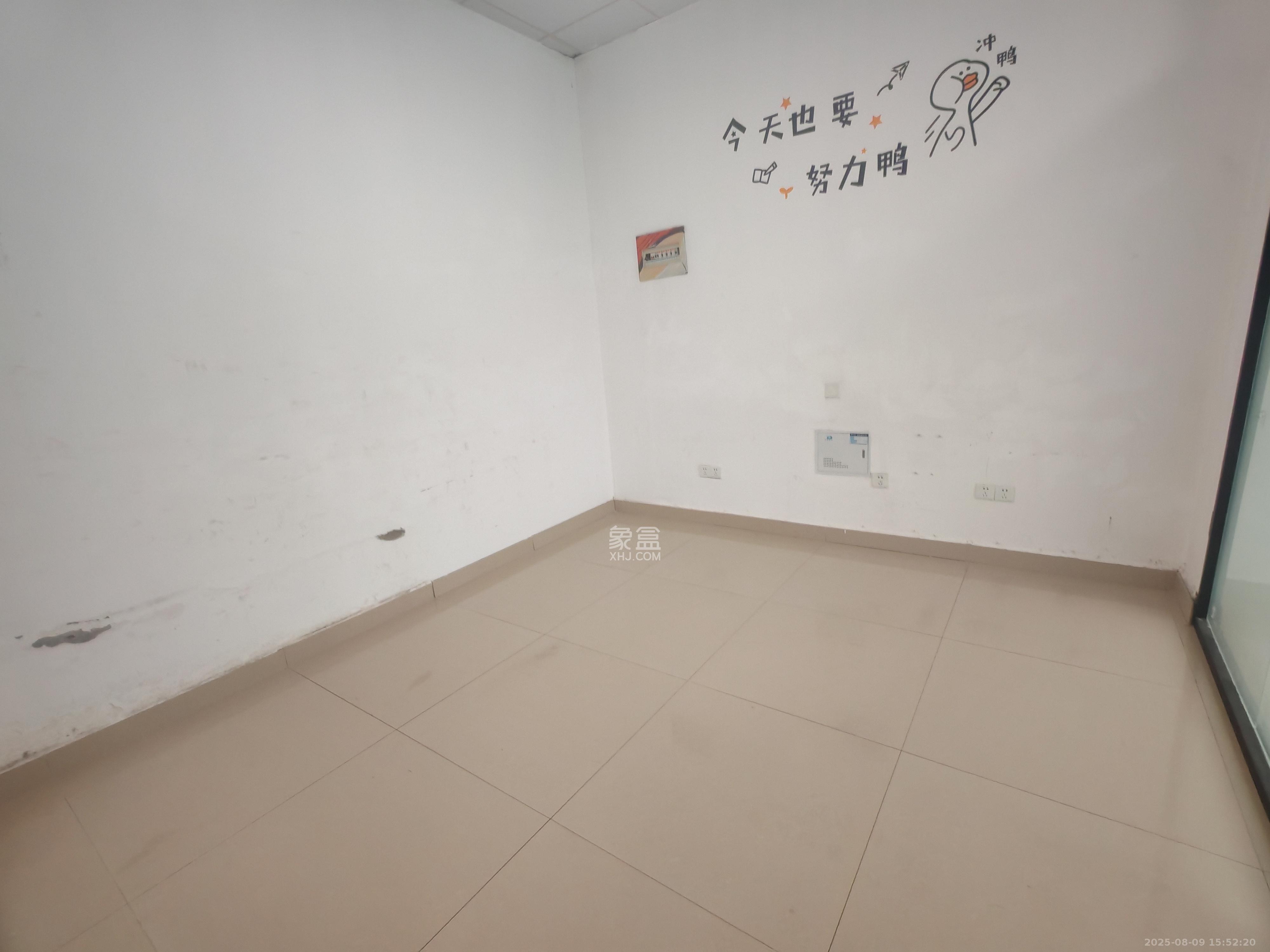 奥克斯广场 1室1厅0卫 2000.0元/月 奥克斯广场 1室1厅0卫 2000.0元/月室内图