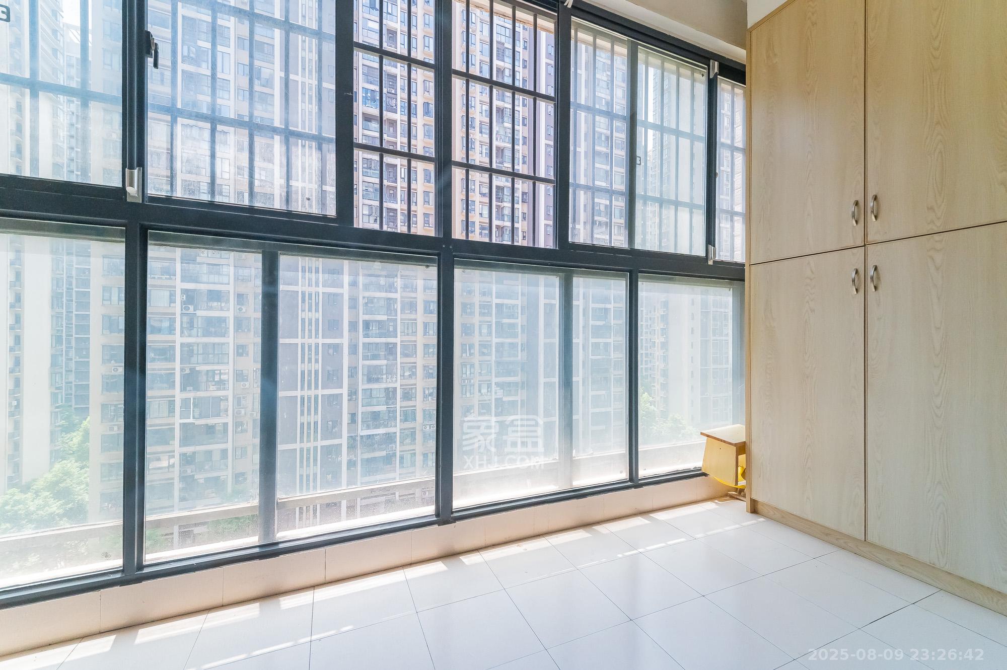 蓝山郡 2室1厅1卫 52.5万 蓝山郡 2室1厅1卫 52.5万阳台