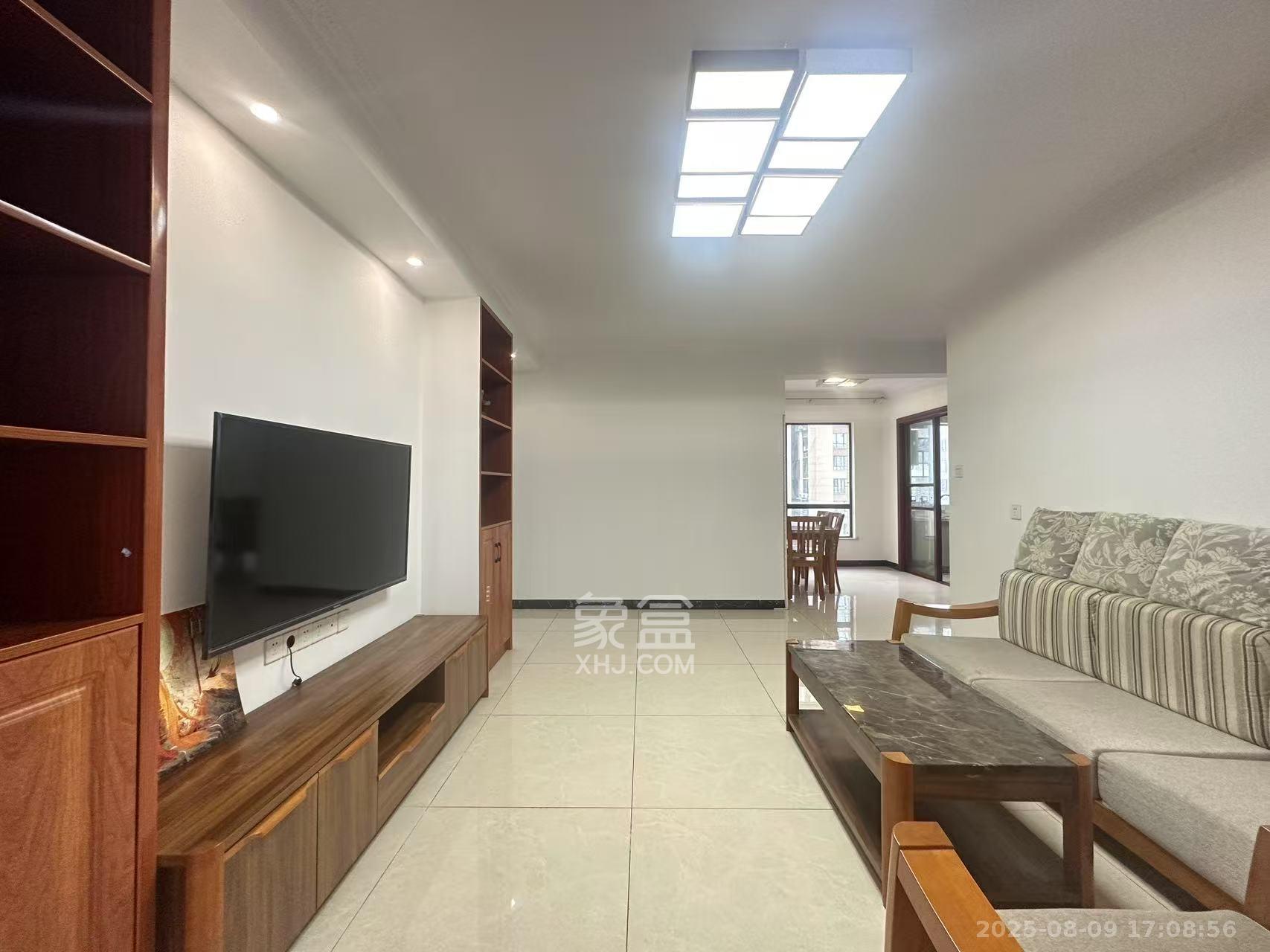 国泰九龙湾  4室2厅2卫    2400.0元/月 国泰九龙湾  4室2厅2卫    2400.0元/月室内图