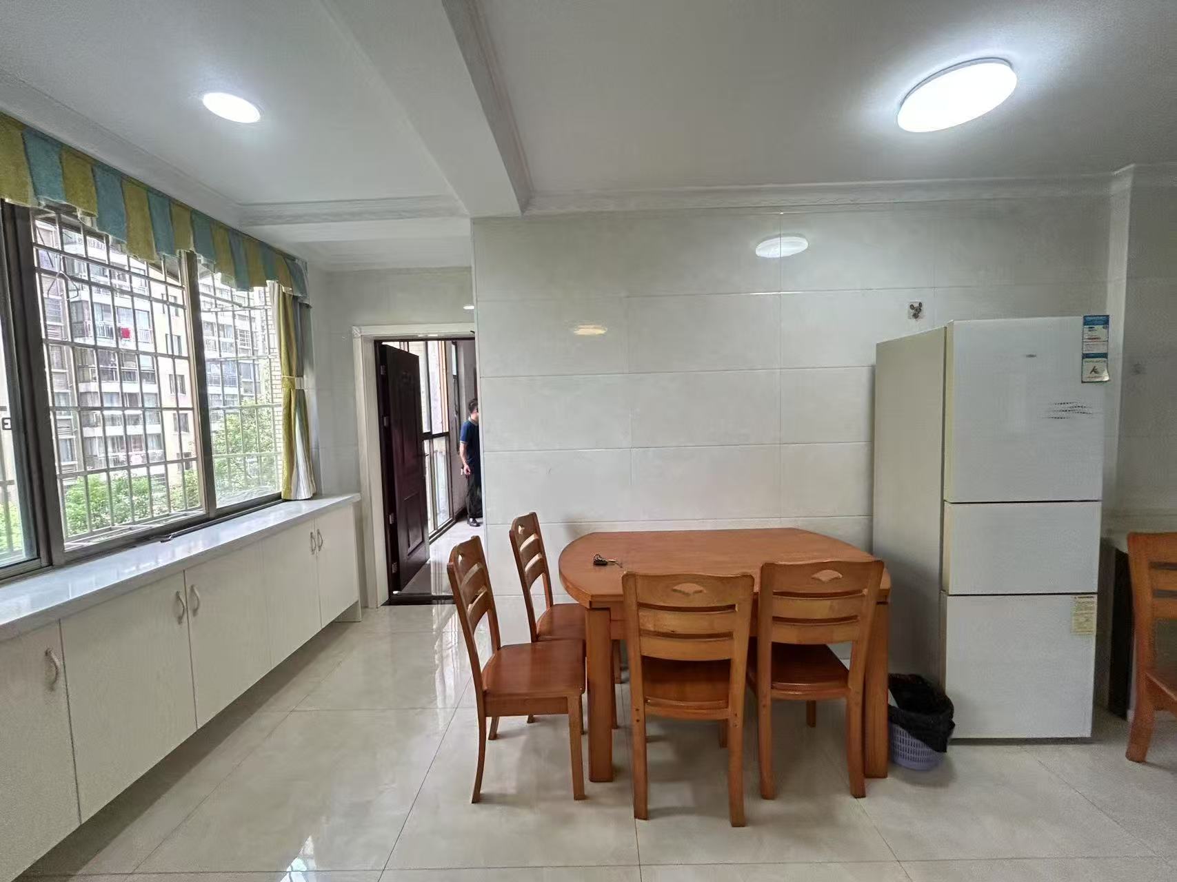 香格里拉 2室1厅1卫 1300.0元/月 香格里拉 2室1厅1卫 1300.0元/月室内图