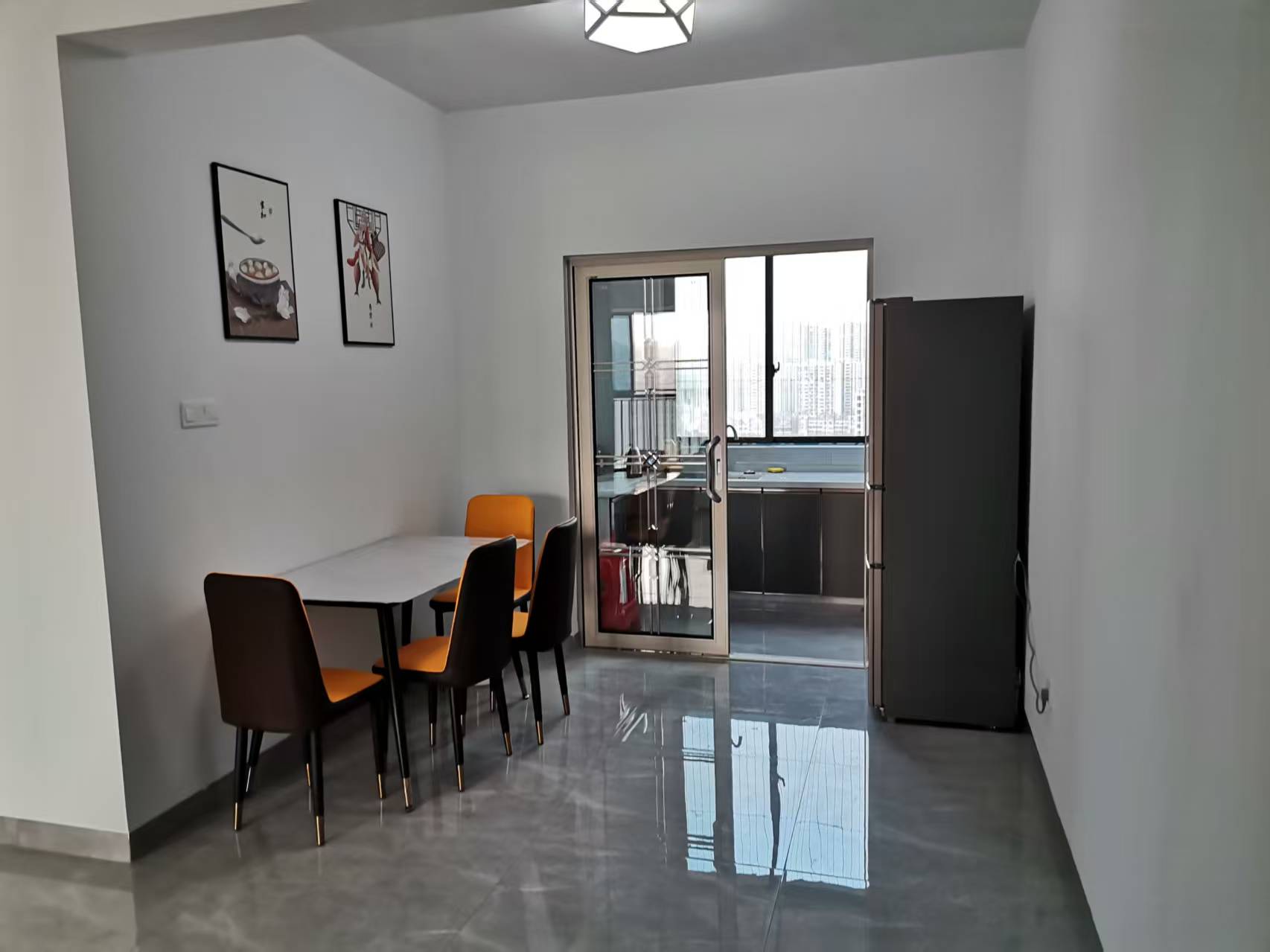 英伦首府金域豪廷 3室2厅2卫 2200.0元/月 英伦首府金域豪廷 3室2厅2卫 2200.0元/月室内图