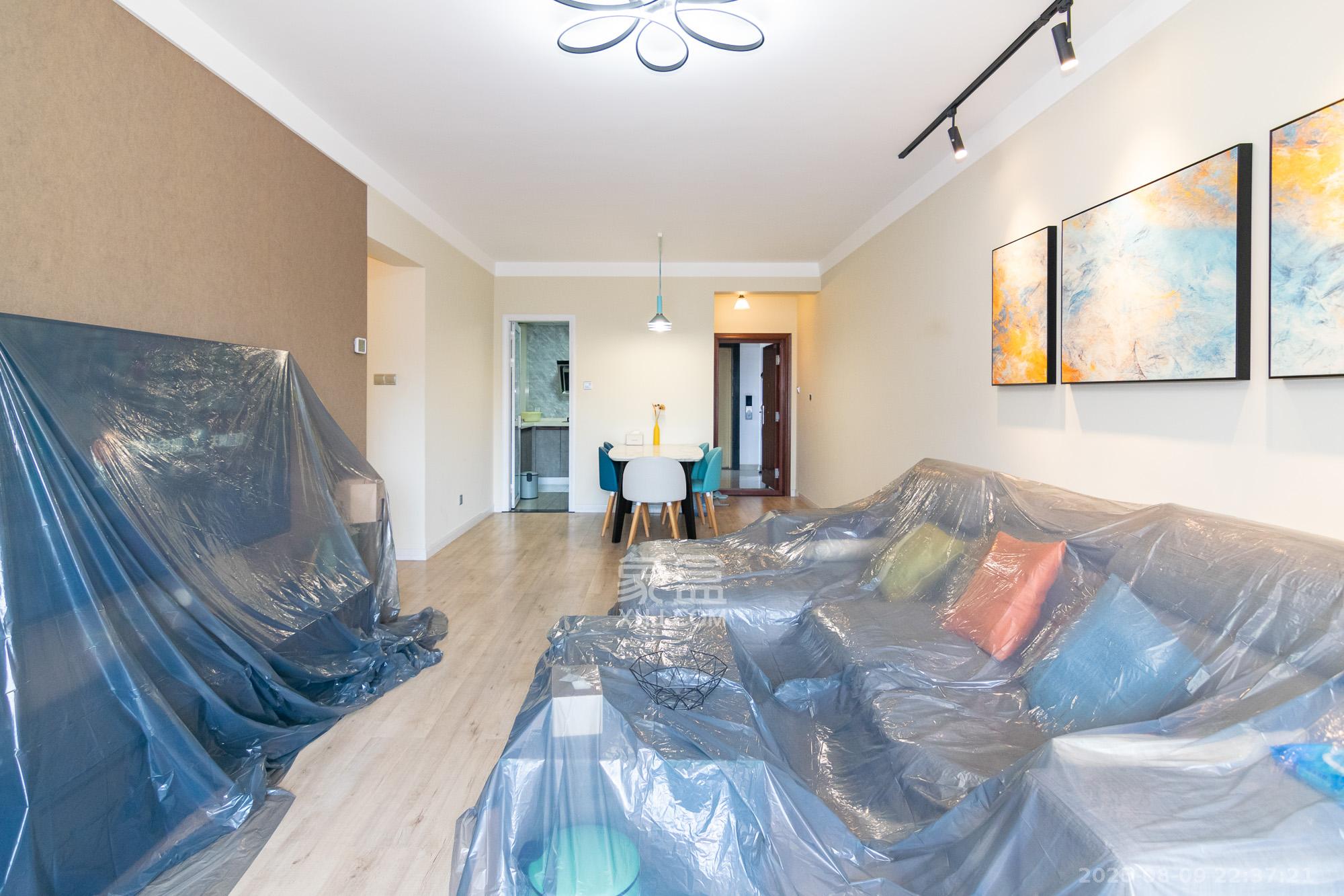 新城国际花都 3室2厅2卫 86.0万 新城国际花都 3室2厅2卫 86.0万客厅