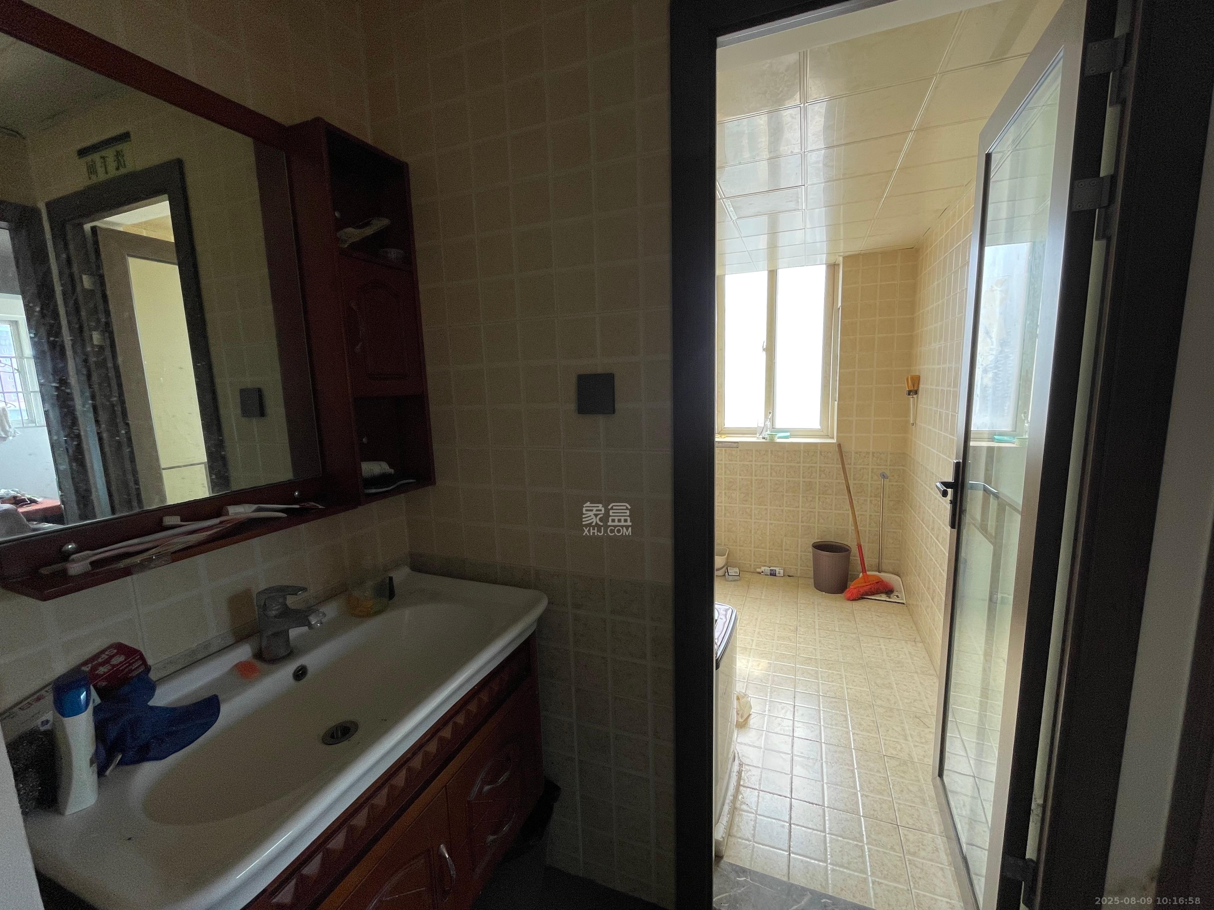 诺亚方舟大厦 4室2厅2卫 3800.0元/月 诺亚方舟大厦 4室2厅2卫 3800.0元/月室内图