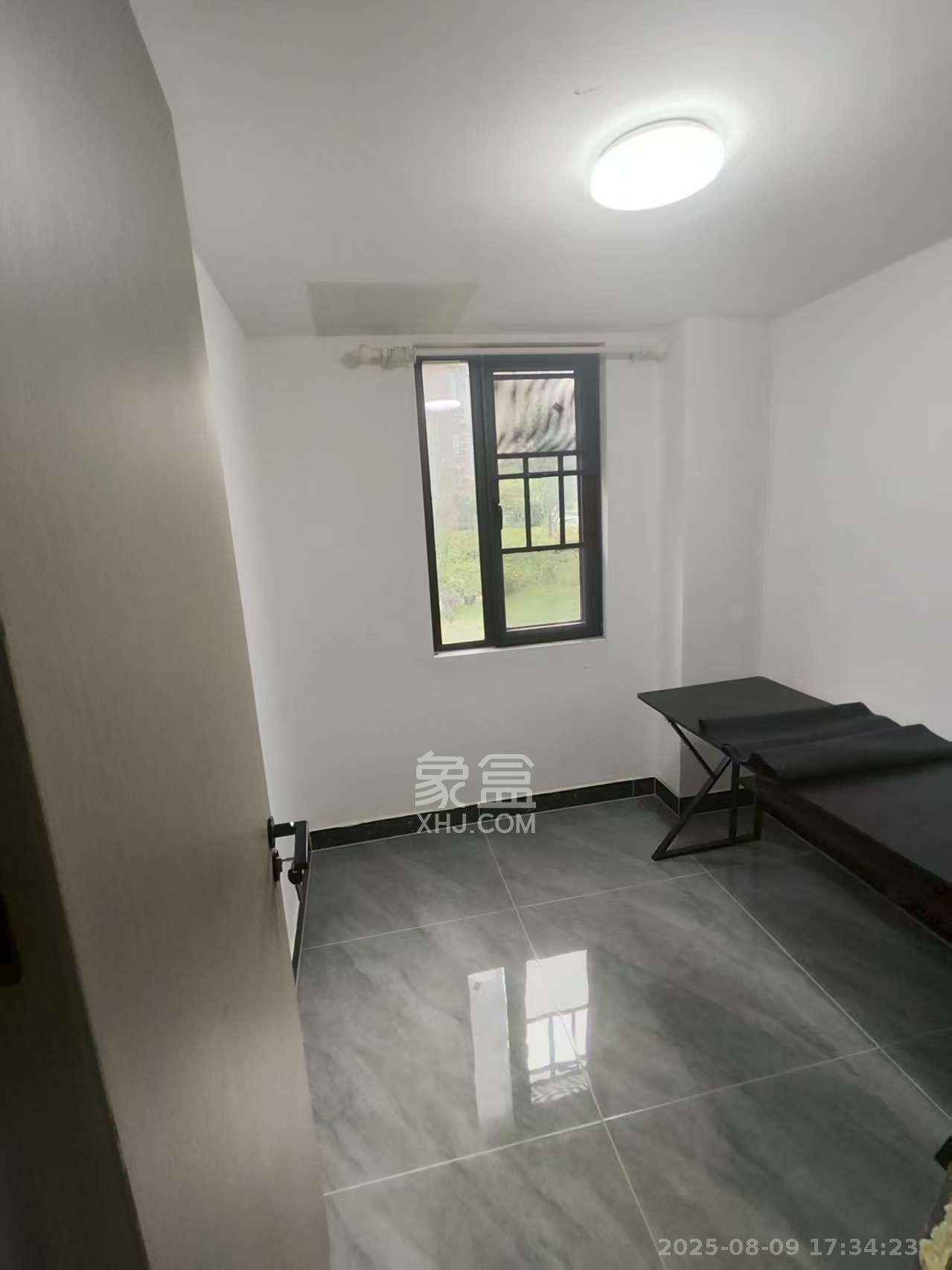 和润园三期 4室2厅2卫 2800.0元/月 和润园三期 4室2厅2卫 2800.0元/月室内图