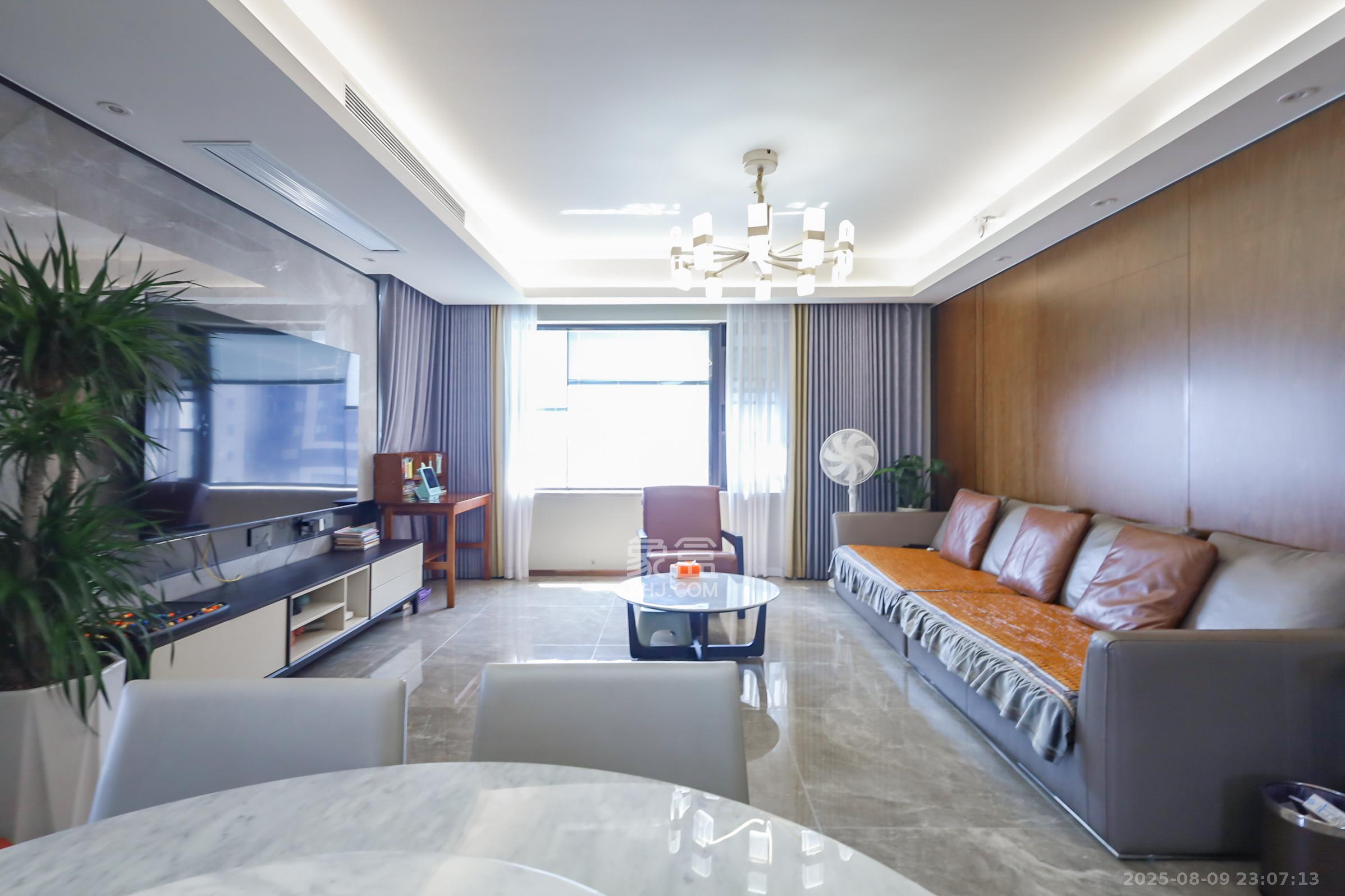 万科里金域国际  4室2厅2卫    498.0万 万科里金域国际  4室2厅2卫    498.0万客厅