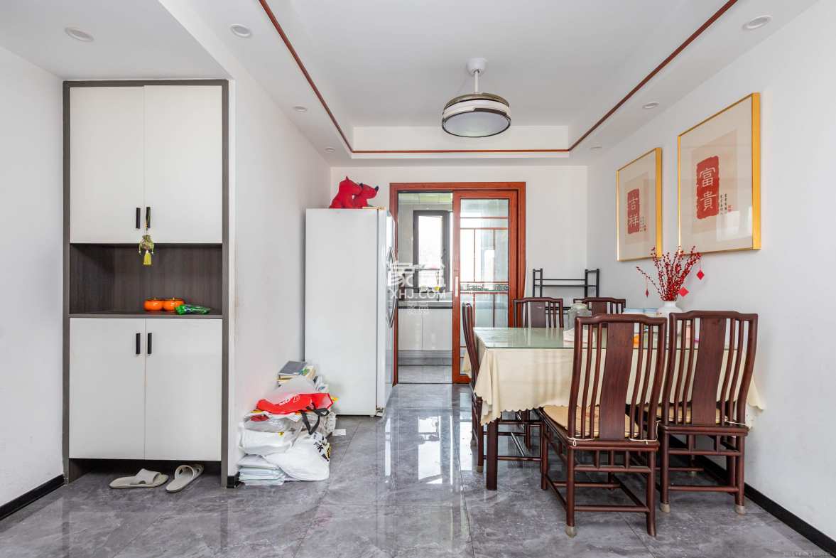 龙湖碧桂园天宸原著  4室2厅2卫    199.0万 龙湖碧桂园天宸原著  4室2厅2卫    199.0万客厅