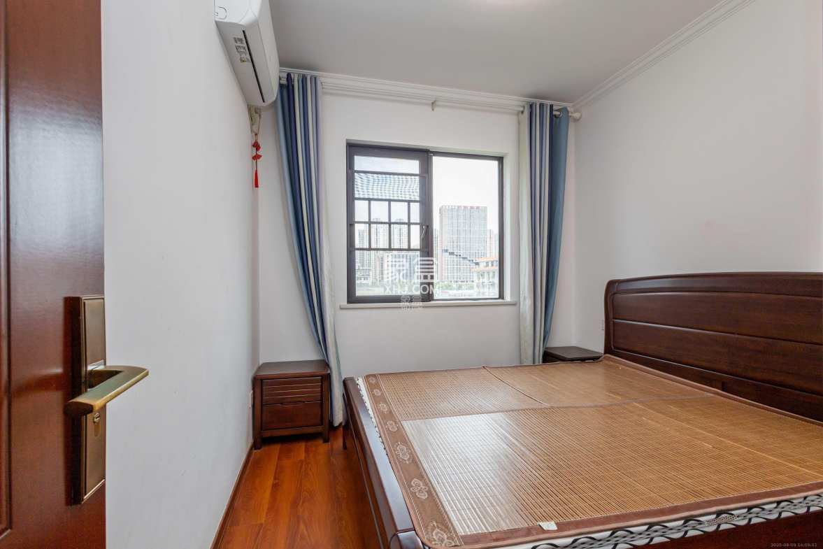 龙湖碧桂园天宸原著  4室2厅2卫    199.0万 龙湖碧桂园天宸原著  4室2厅2卫    199.0万卧室