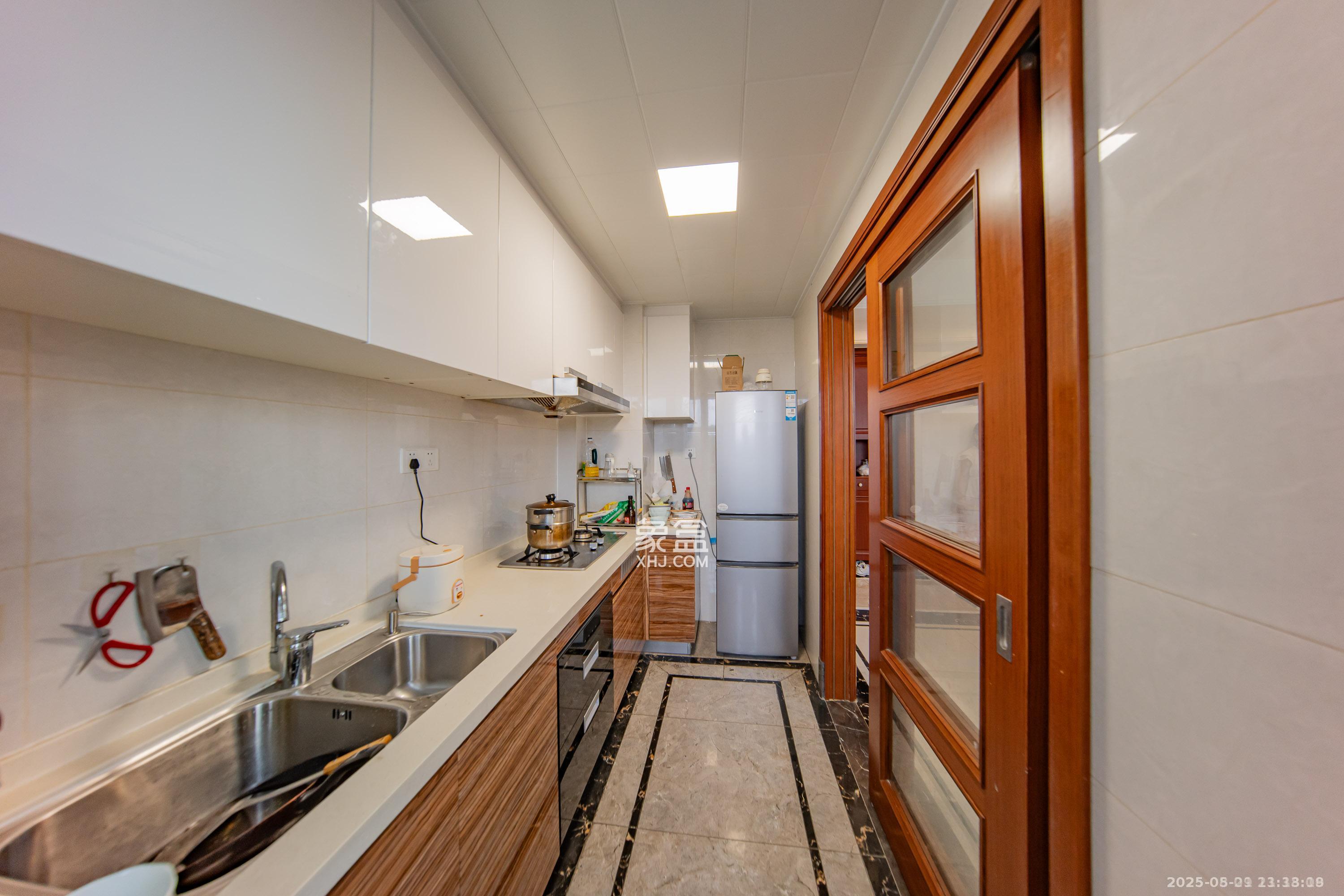 中海国际二期 3室2厅2卫 2100.0元/月 中海国际二期 3室2厅2卫 2100.0元/月室内图