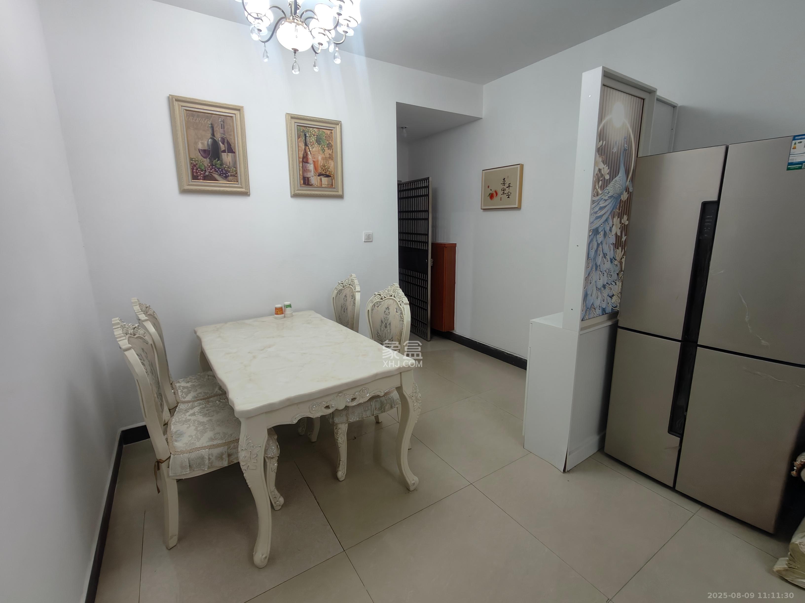 麓谷加州阳光  2室2厅1卫    2300.0元/月室内图