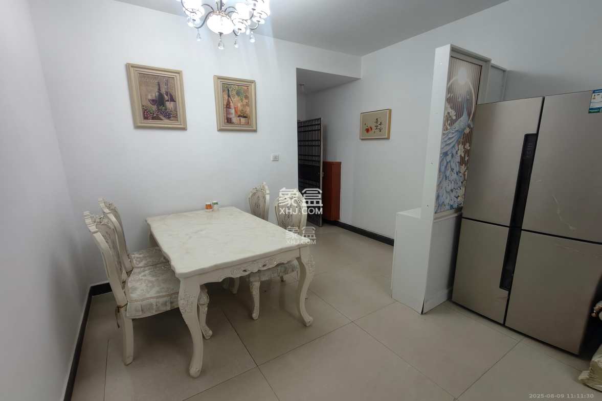 麓谷加州阳光  2室2厅1卫    2300.0元/月 麓谷加州阳光  2室2厅1卫    2300.0元/月室内图