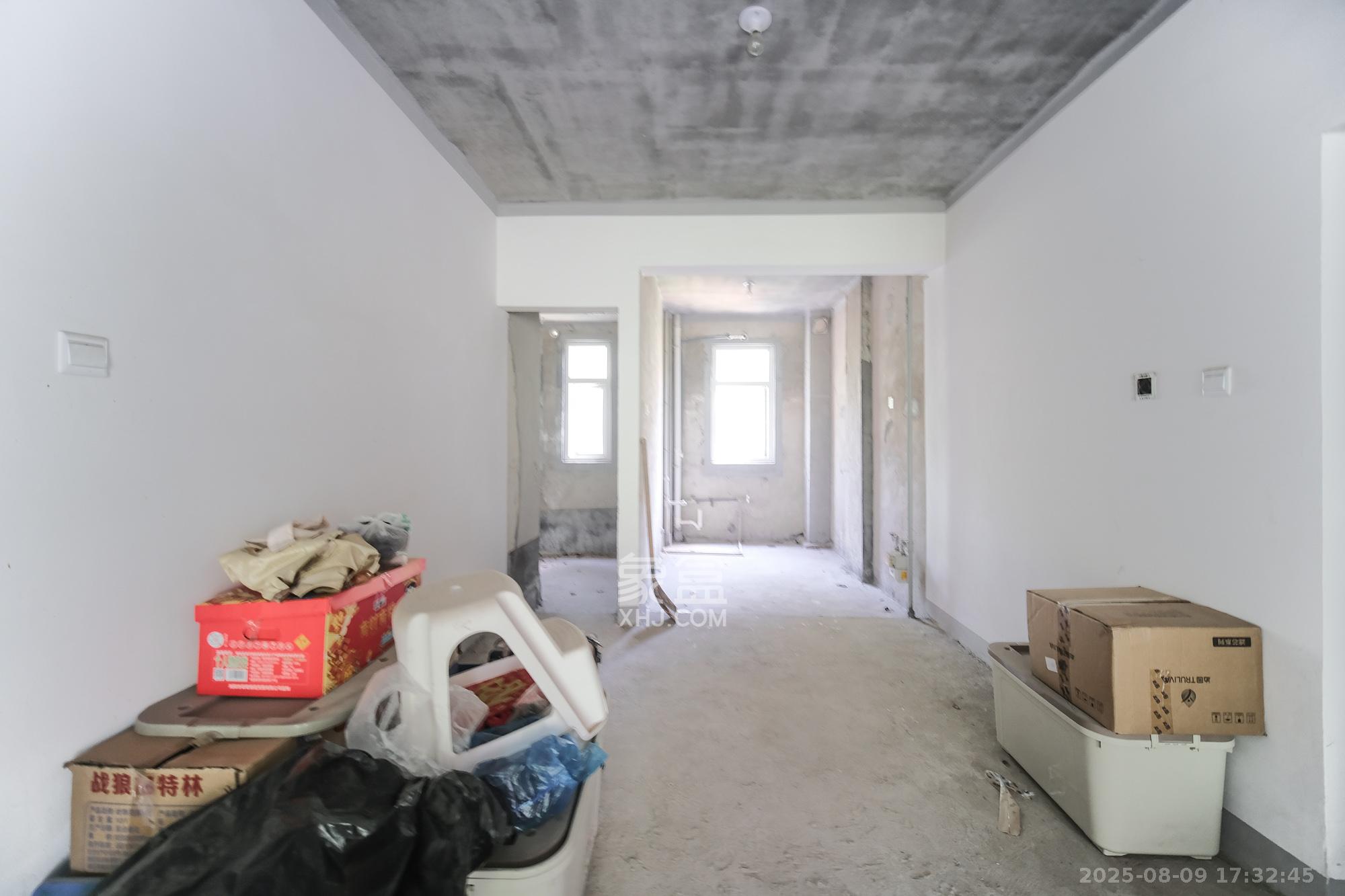 郡原居里  2室2厅1卫    58.0万 郡原居里  2室2厅1卫    58.0万客厅