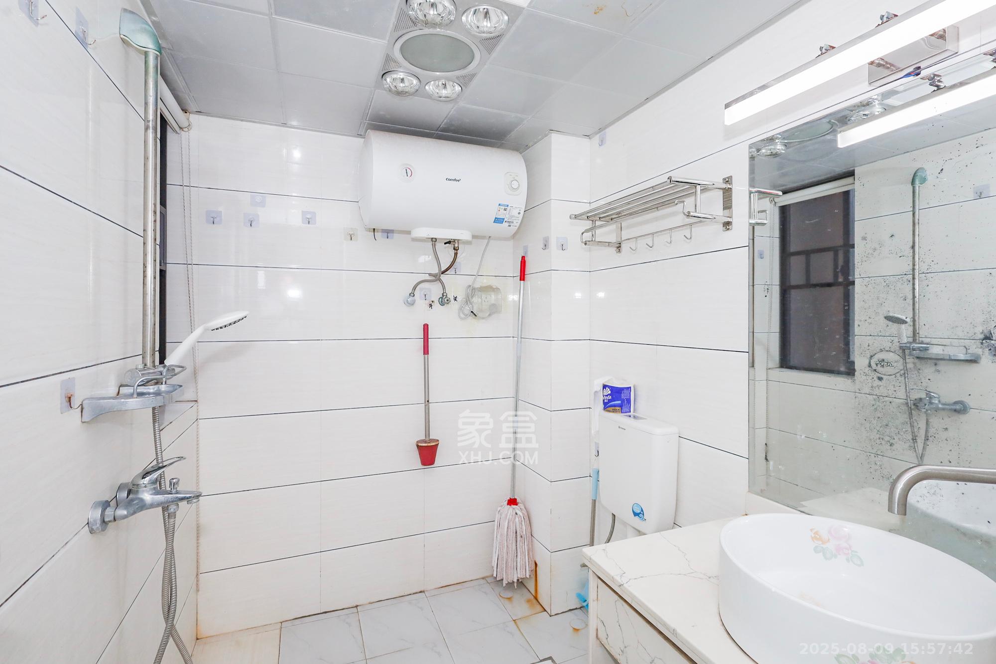 旭辉藏郡(藏郡、旭湘华府)  3室2厅2卫    258.0万 旭辉藏郡(藏郡、旭湘华府)  3室2厅2卫    258.0万卫生间