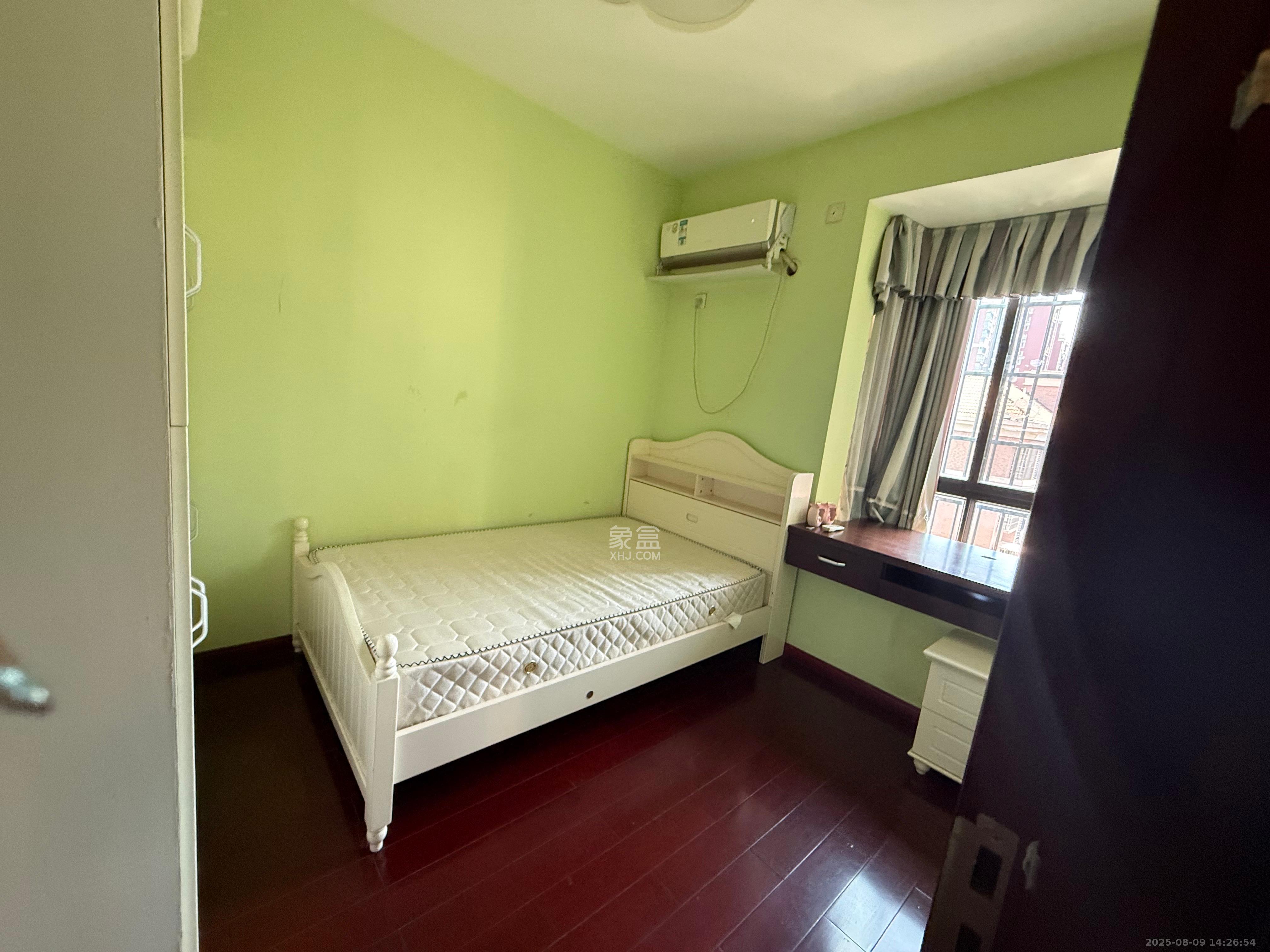 华润凤凰城一期  4室2厅2卫    2800.0元/月 华润凤凰城一期  4室2厅2卫    2800.0元/月室内图