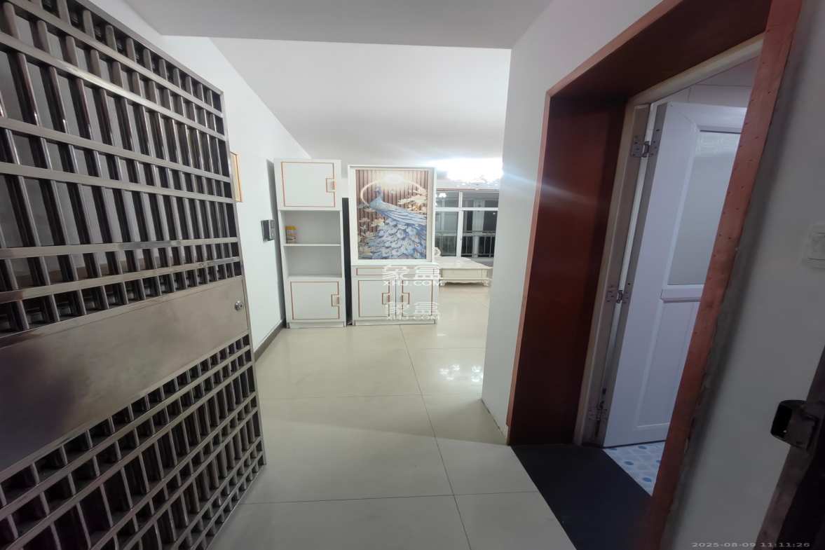 麓谷加州阳光  2室2厅1卫    2300.0元/月 麓谷加州阳光  2室2厅1卫    2300.0元/月室内图