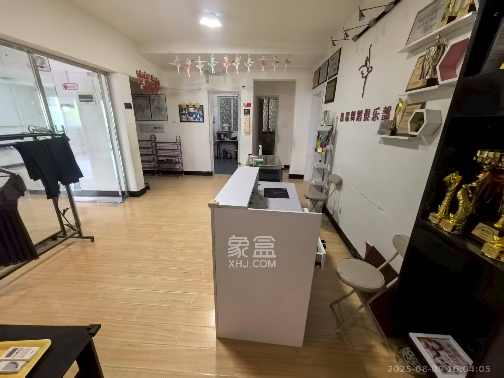 麓山才苑  4室2厅2卫   3200.00元/月室内图