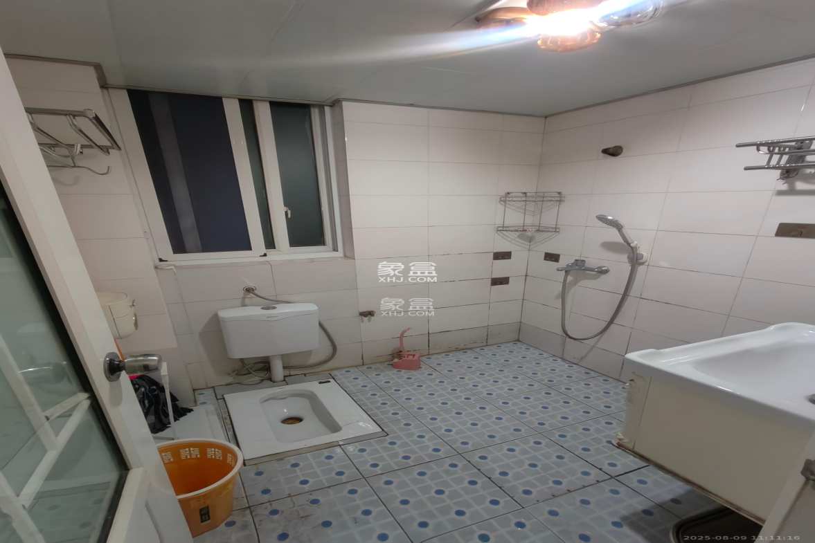 麓谷加州阳光  2室2厅1卫    2300.0元/月 麓谷加州阳光  2室2厅1卫    2300.0元/月室内图1