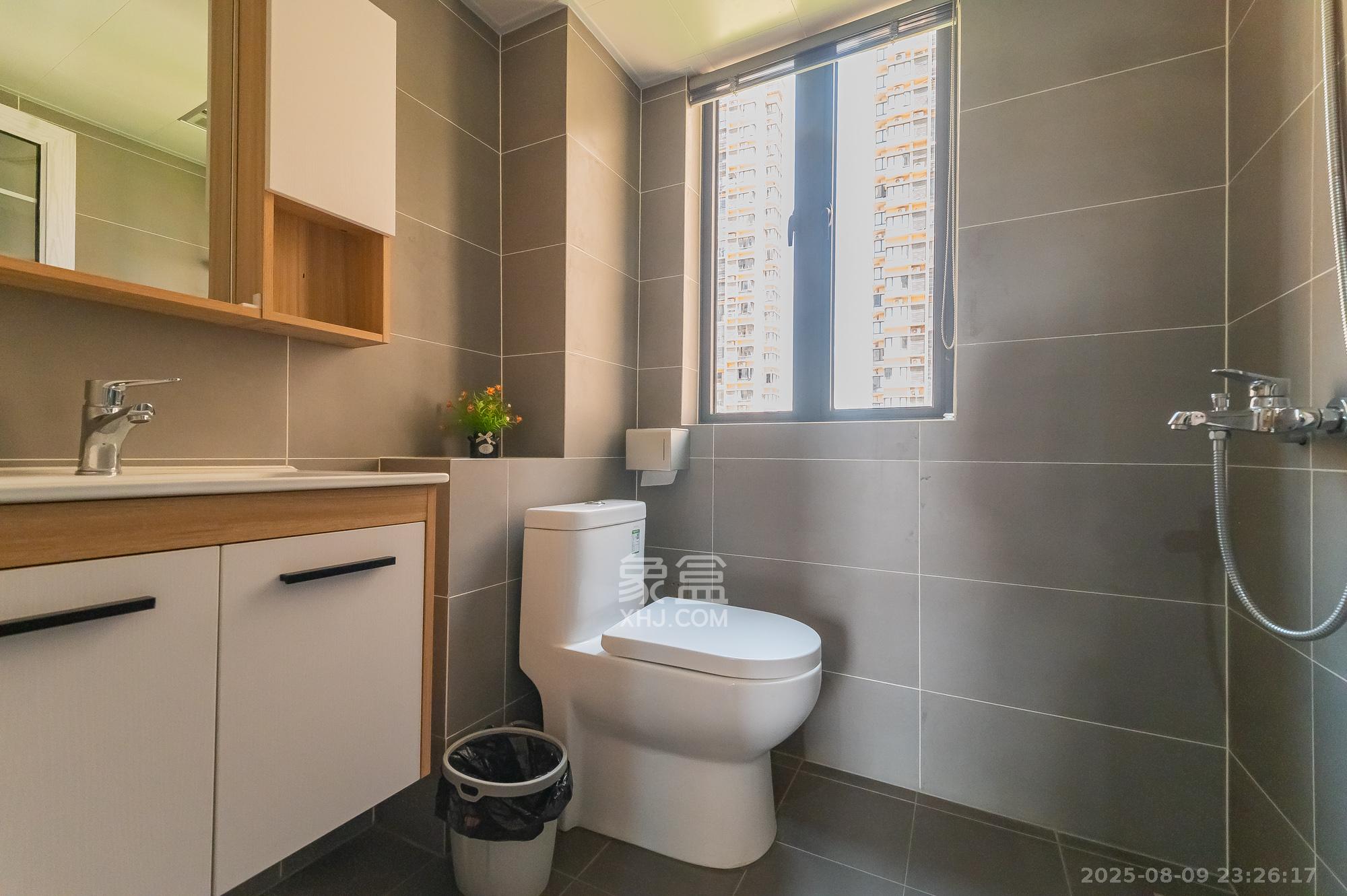 深业睿城  4室2厅2卫    127.0万卫生间