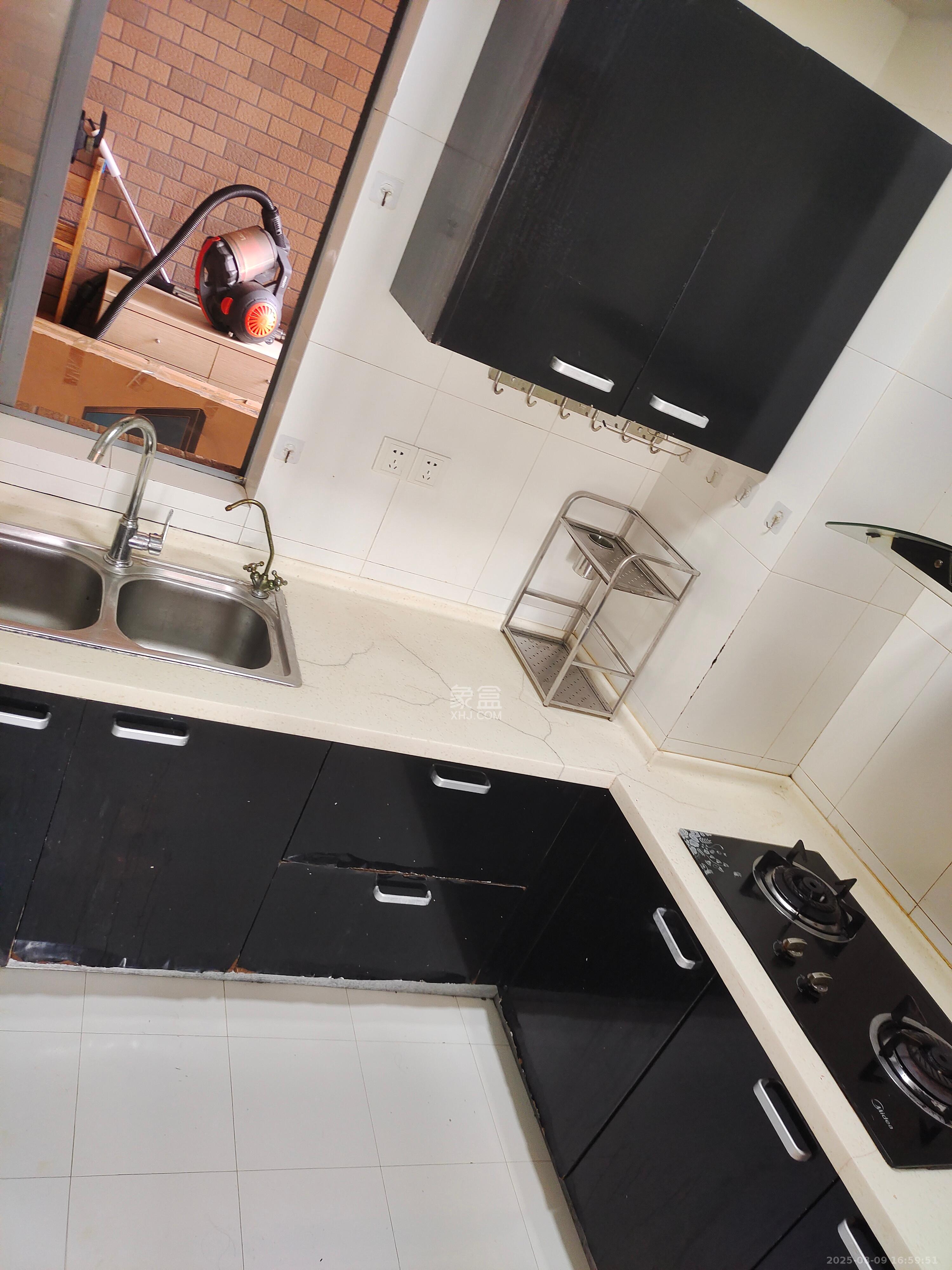 上海城小区  3室2厅1卫    2300.0元/月室内图