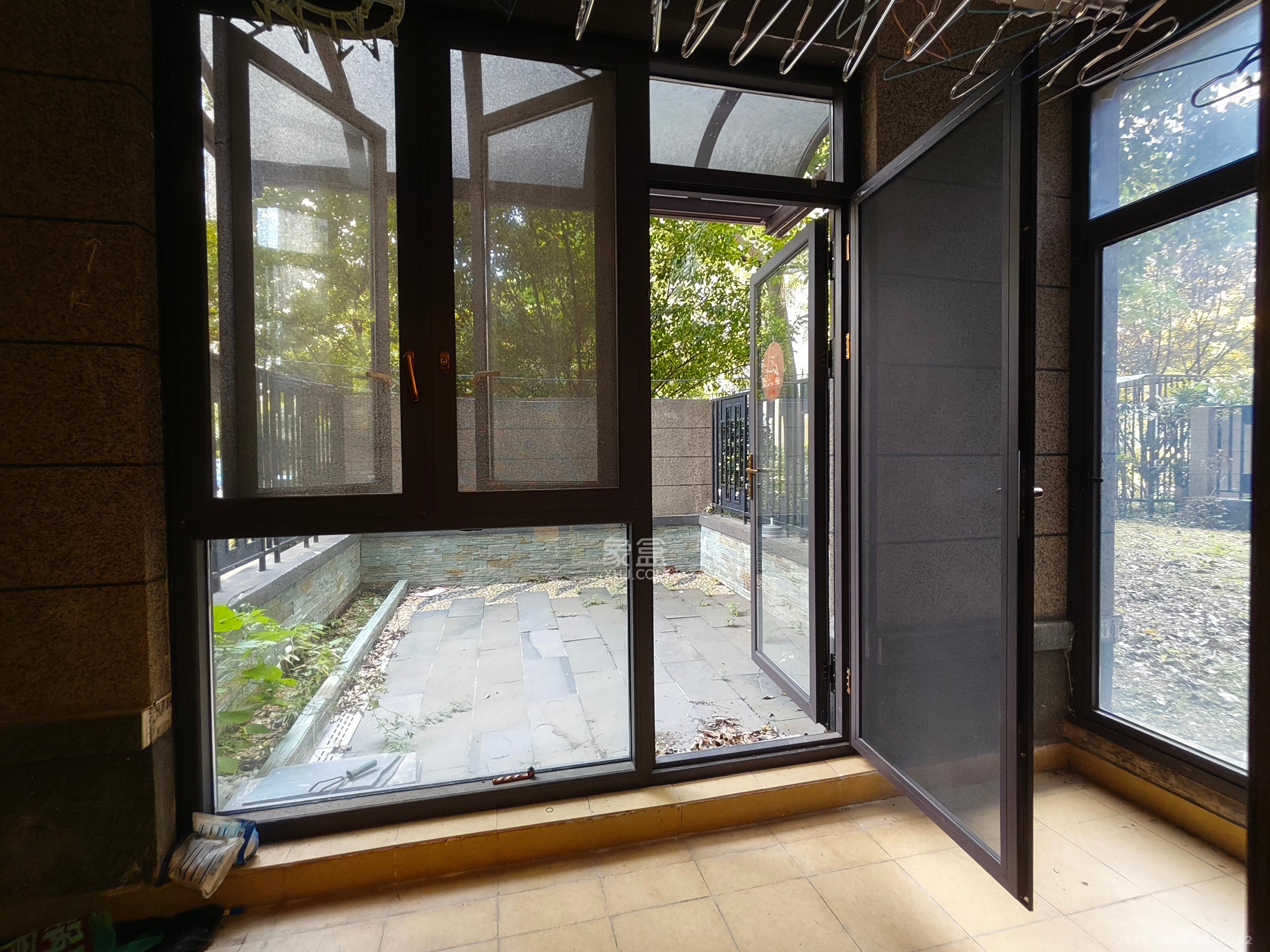 万科里梅溪郡 3室2厅2卫 3500.0元/月 万科里梅溪郡 3室2厅2卫 3500.0元/月室内图