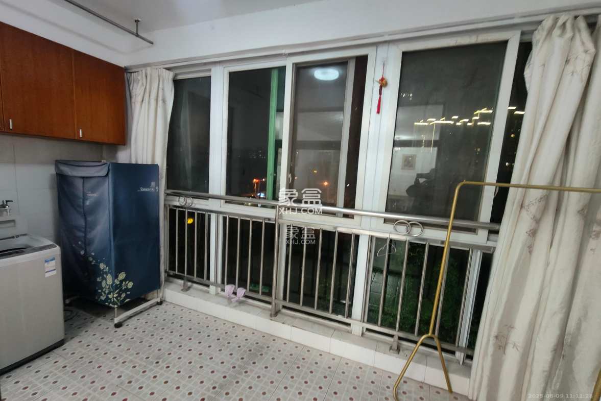 麓谷加州阳光  2室2厅1卫    2300.0元/月 麓谷加州阳光  2室2厅1卫    2300.0元/月室内图