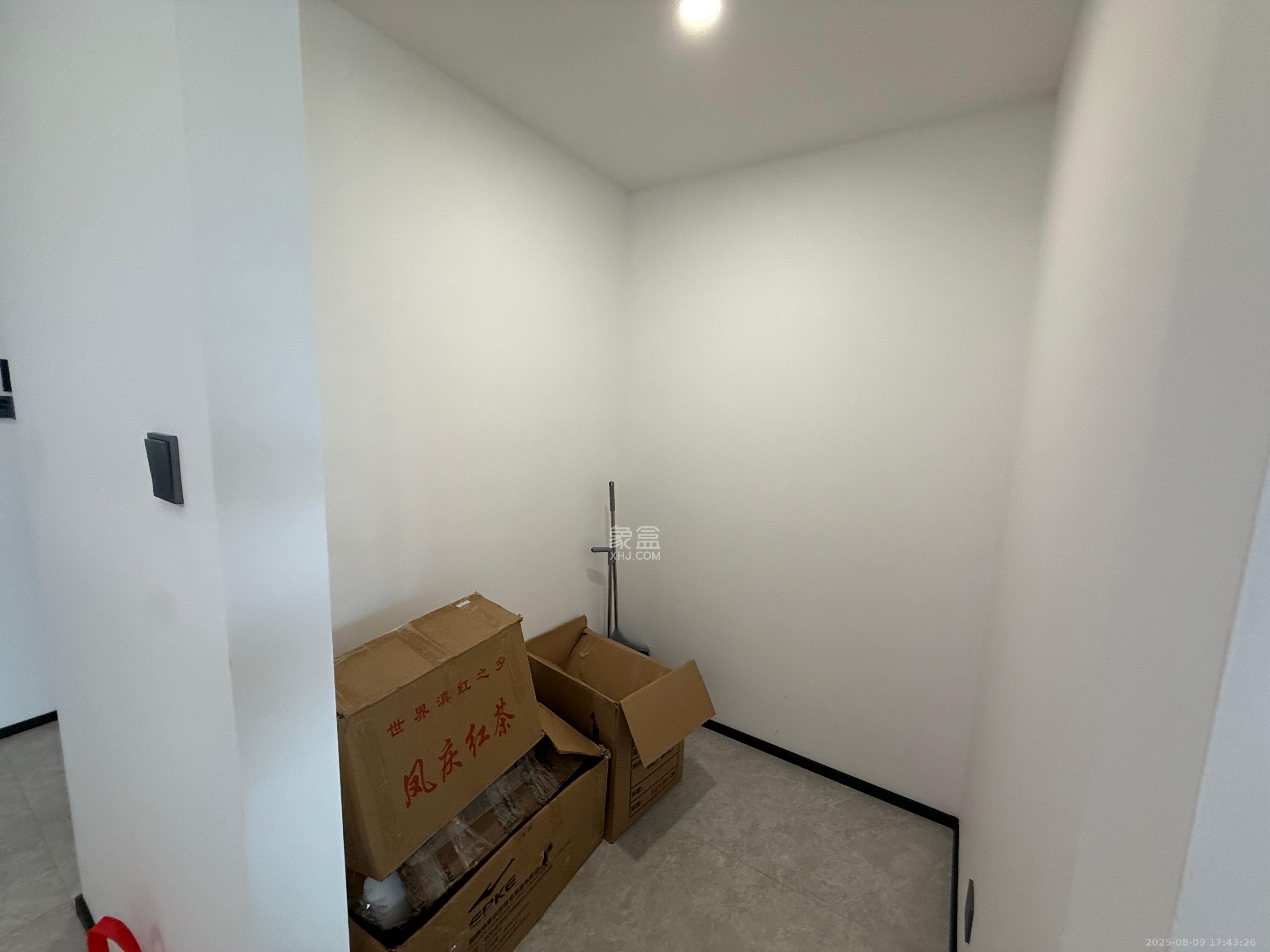 中海寰宇天下  4室2厅2卫    3400.0元/月室内图