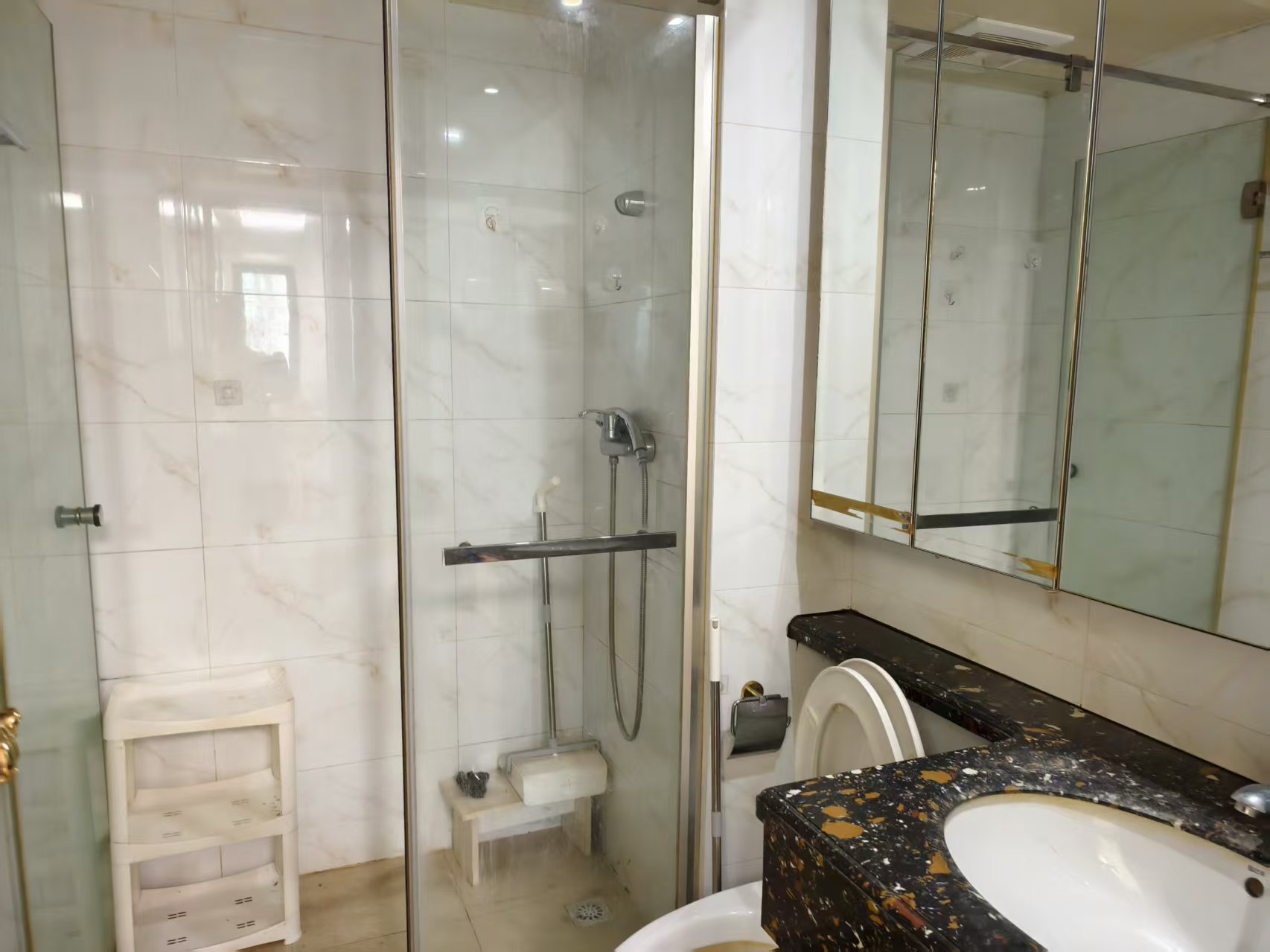 恒大绿洲 1室1厅1卫 1100.0元/月 恒大绿洲 1室1厅1卫 1100.0元/月室内图