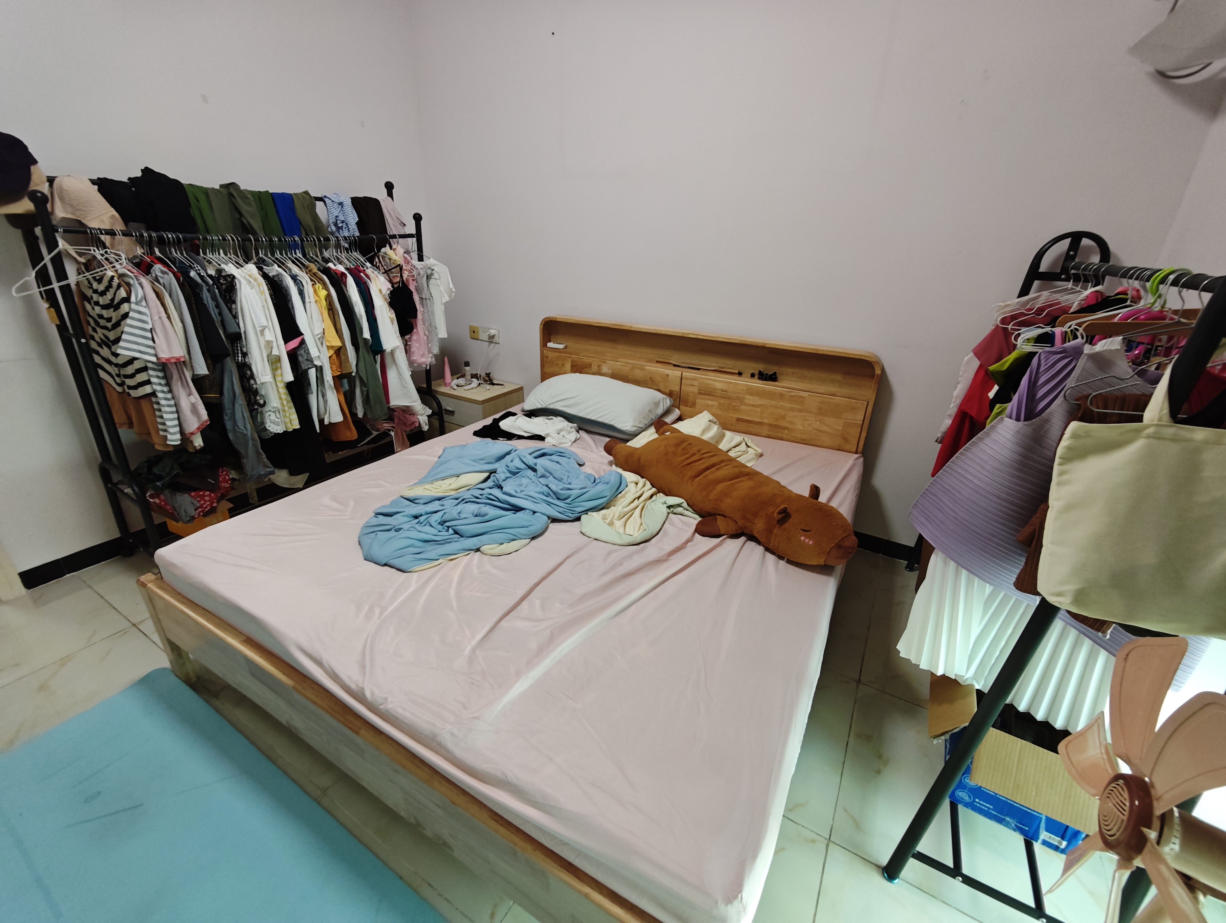 江畔人家 1室1厅1卫 1800.0元/月 江畔人家 1室1厅1卫 1800.0元/月室内图