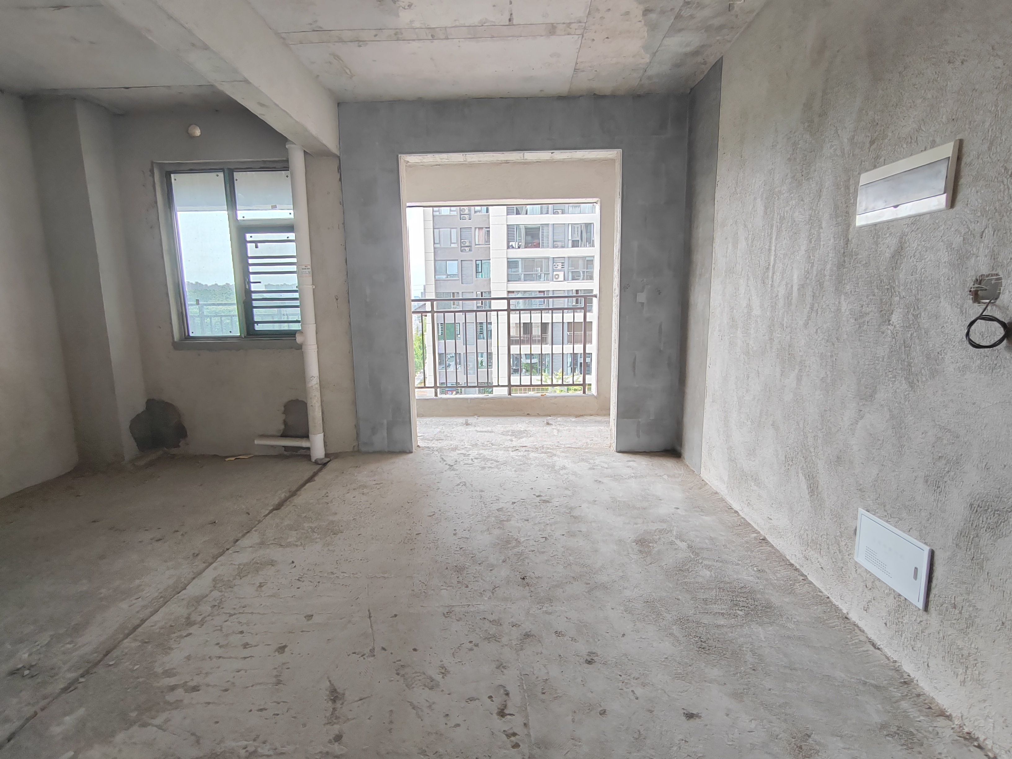 青春里-铂樾府 5室2厅2卫 101.8万 青春里-铂樾府 5室2厅2卫 101.8万客厅