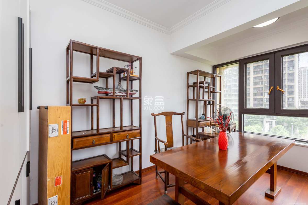 龙湖碧桂园天宸原著  4室2厅2卫    199.0万 龙湖碧桂园天宸原著  4室2厅2卫    199.0万卧室