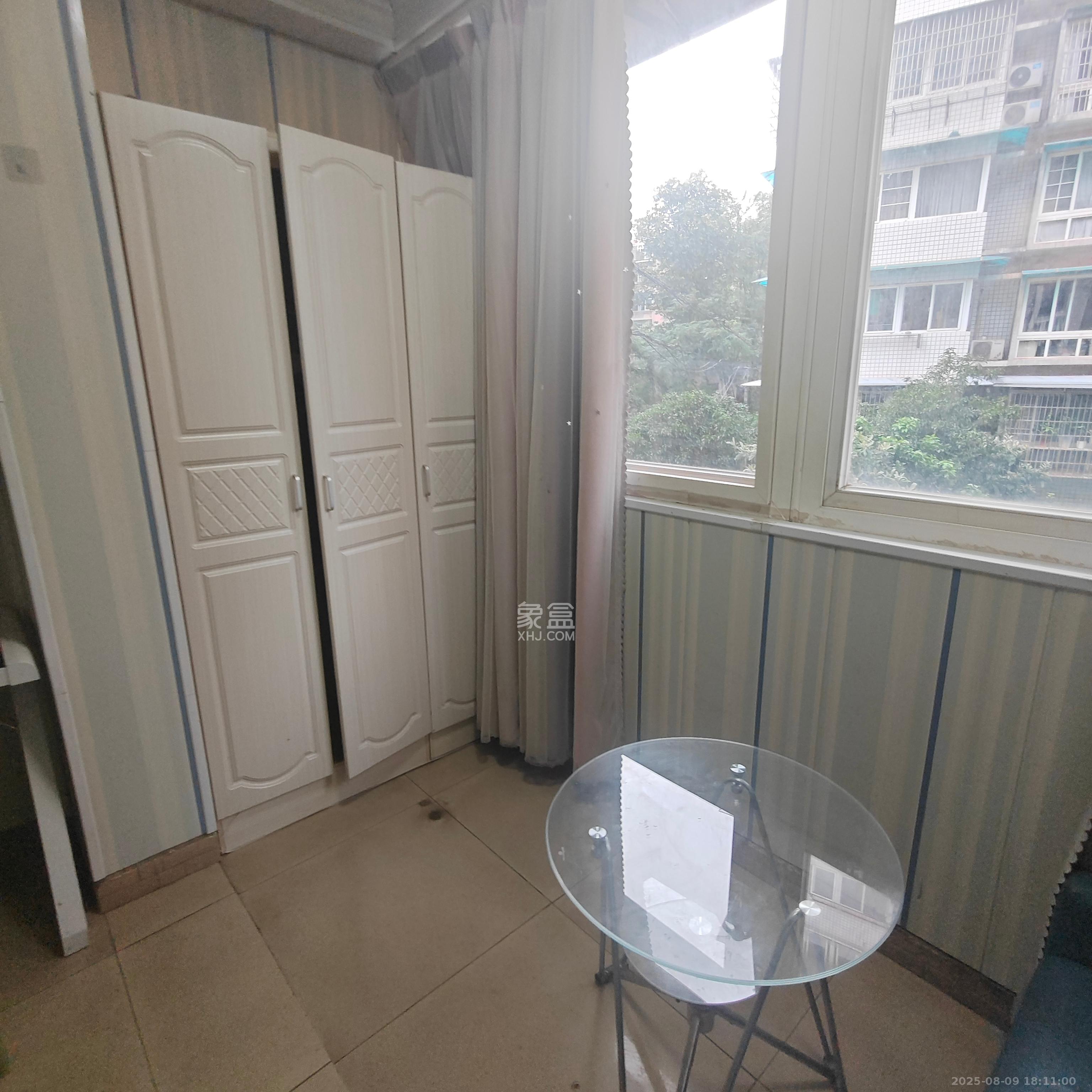 海华嘉园  1室1厅1卫    1300.0元/月 海华嘉园  1室1厅1卫    1300.0元/月室内图