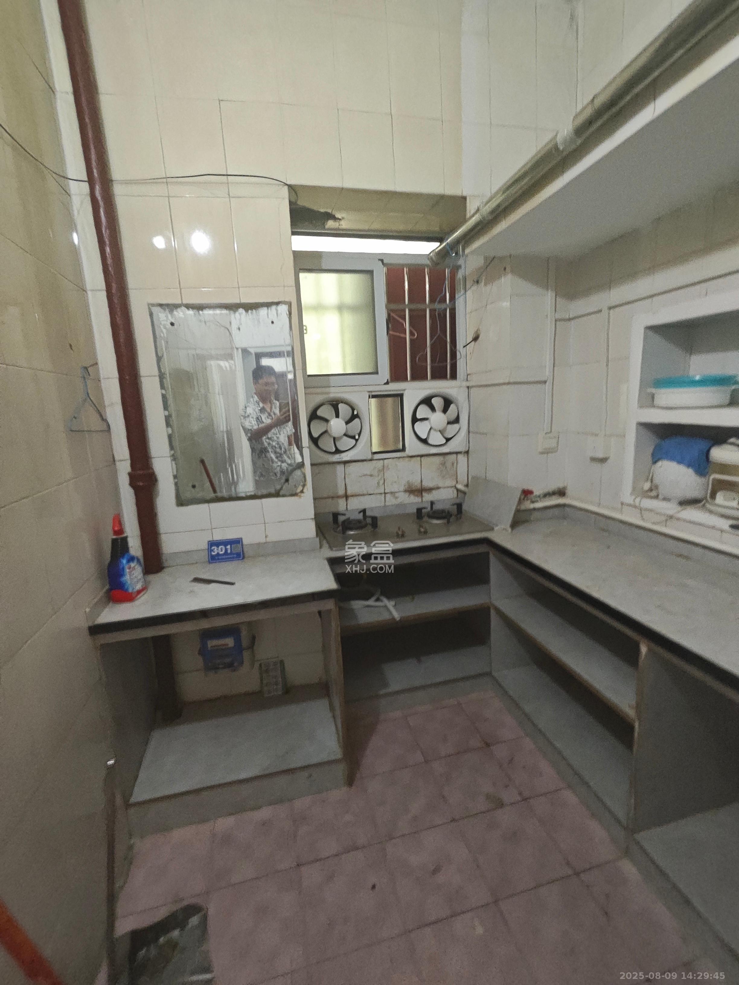 五一东村  2室1厅1卫    1300.0元/月 五一东村  2室1厅1卫    1300.0元/月室内图