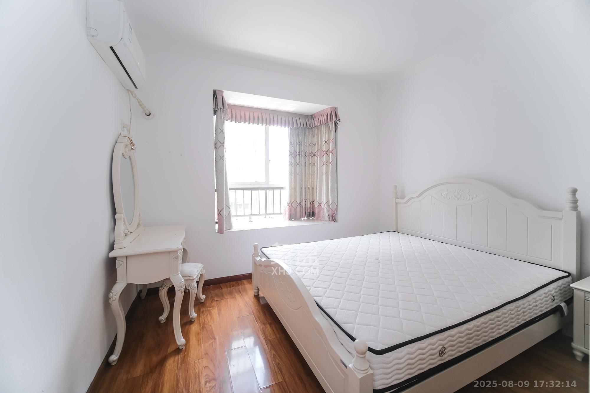 世景华庭 2室2厅1卫 48.0万 世景华庭 2室2厅1卫 48.0万卧室