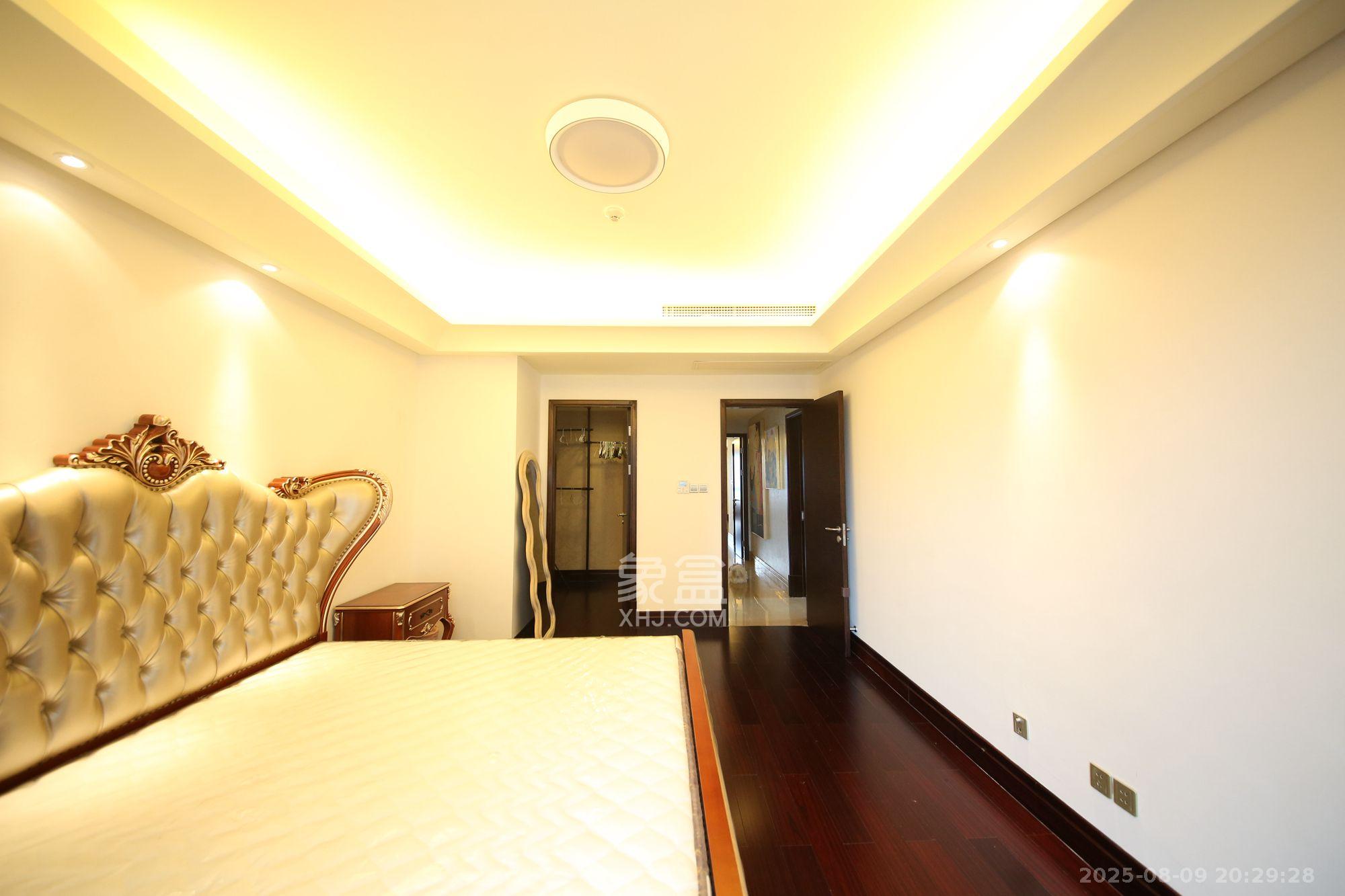 华远华中心  4室2厅3卫    14800.0元/月室内图