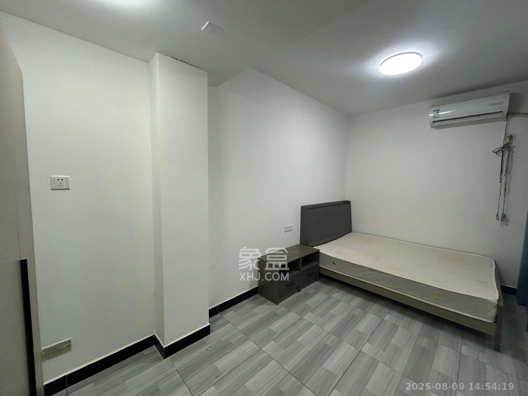 长房明宸府 4室1厅1卫 2400.0元/月 长房明宸府 4室1厅1卫 2400.0元/月室内图