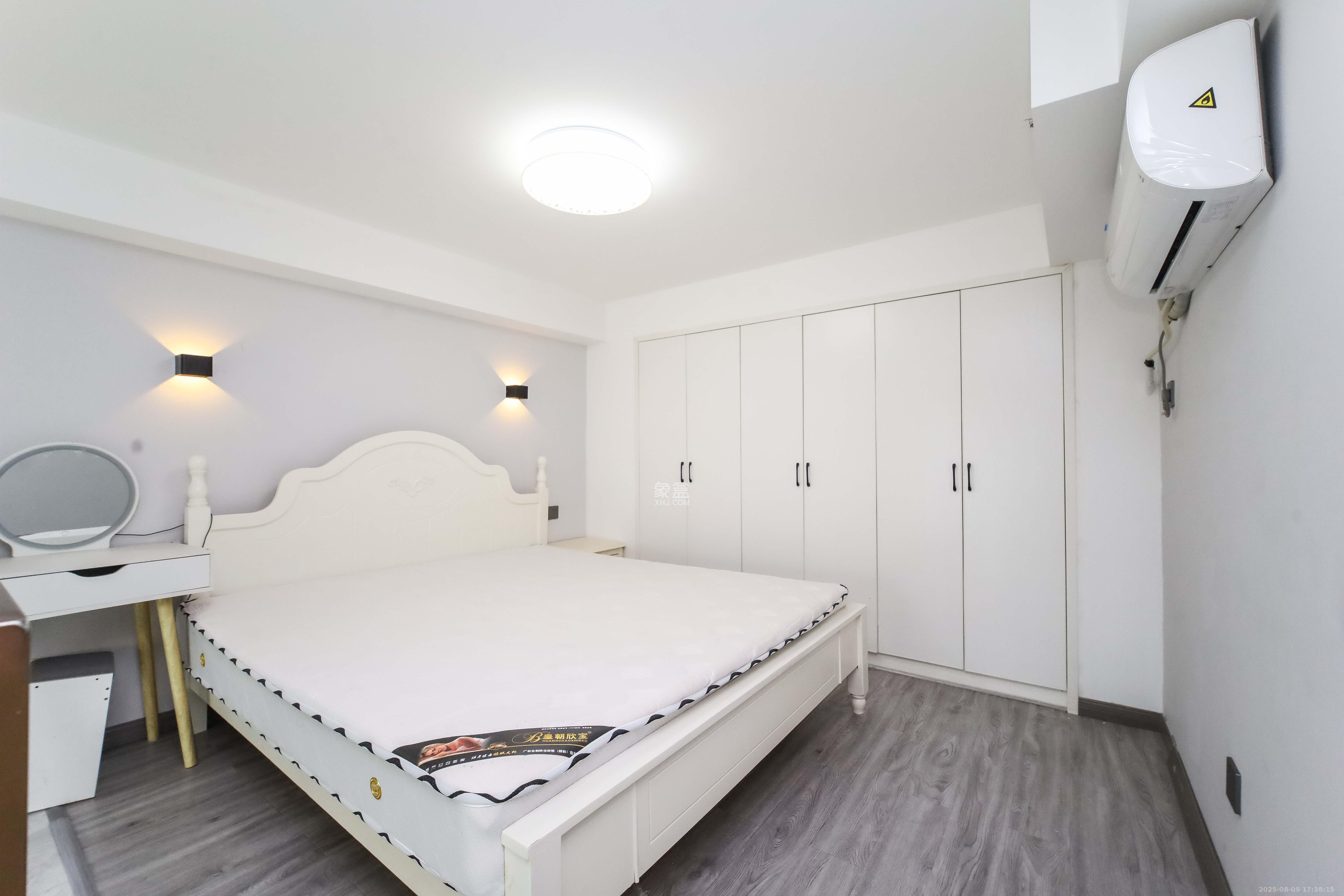 东盈商业广场（华泉城市广场）  1室1厅1卫    40.0万卧室