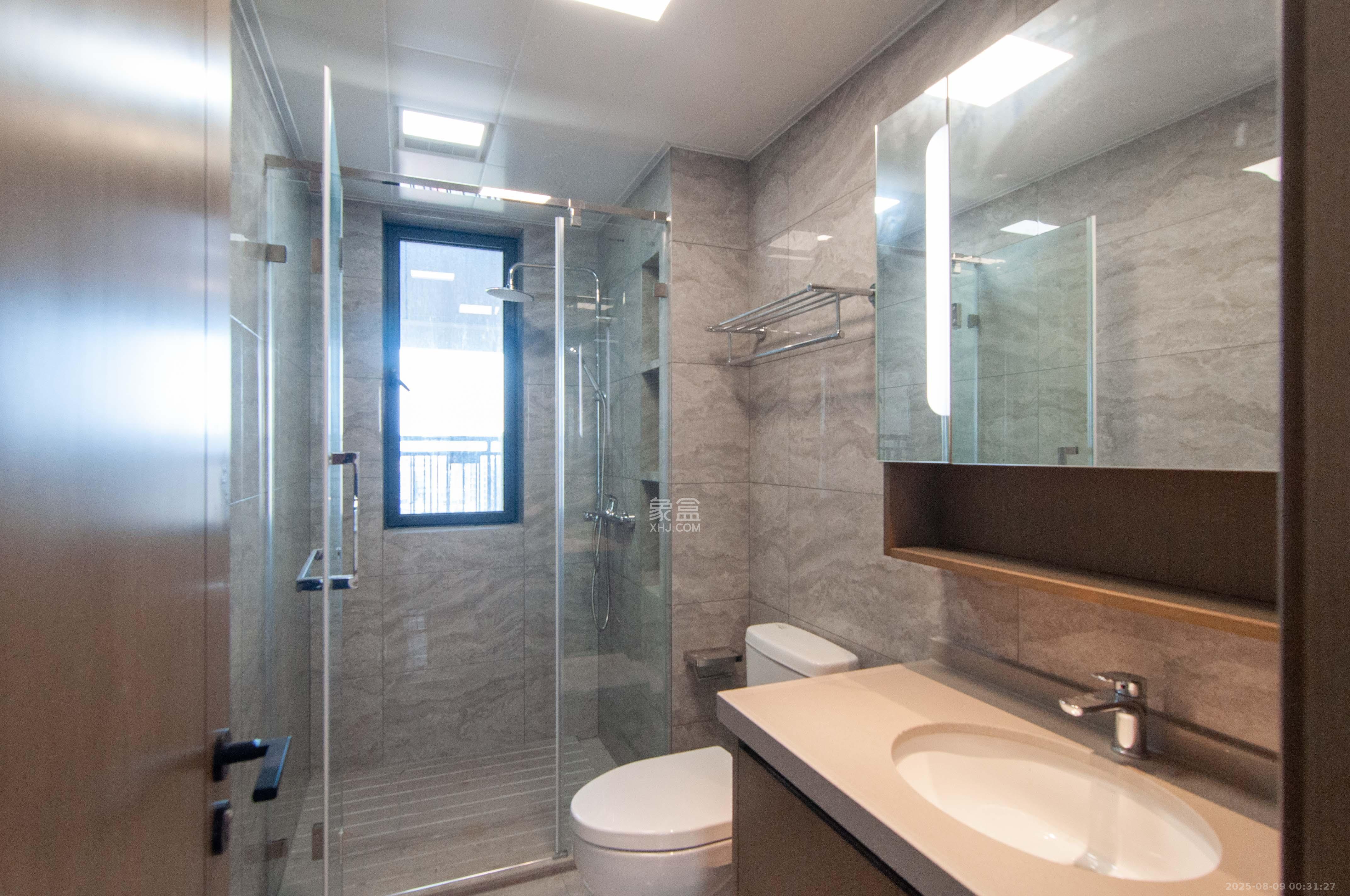 长房悦香山 3室2厅2卫 126.0万 长房悦香山 3室2厅2卫 126.0万卫生间