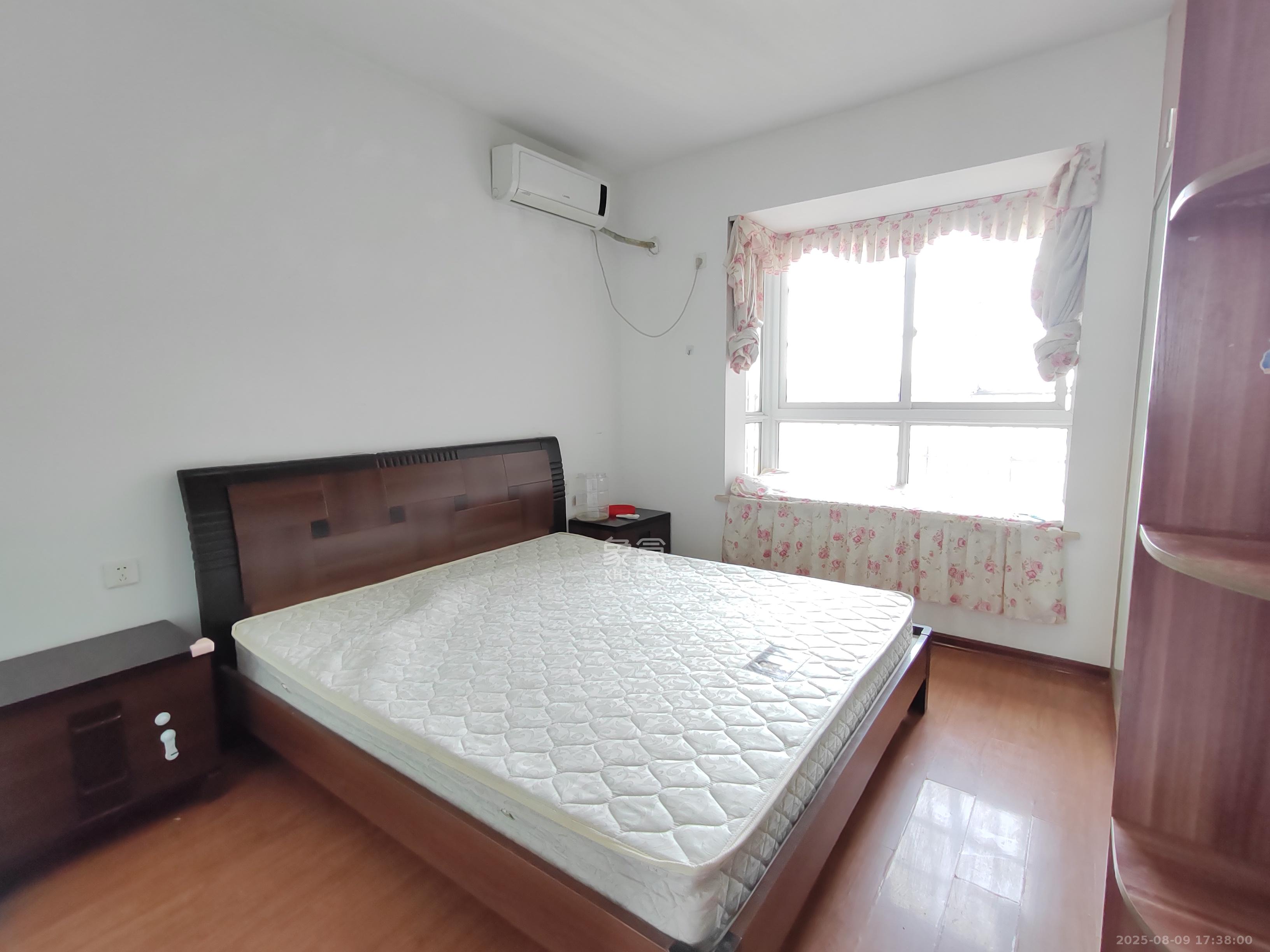 世景华庭  3室2厅2卫   1700.00元/月室内图