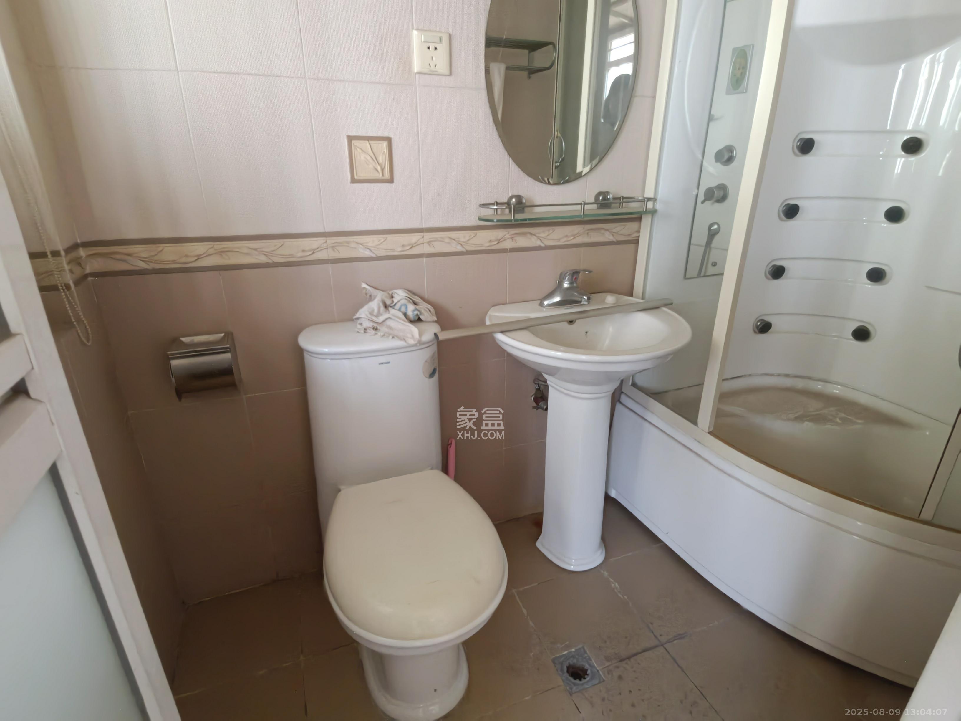 新家园 4室2厅2卫 2800.0元/月 新家园 4室2厅2卫 2800.0元/月室内图