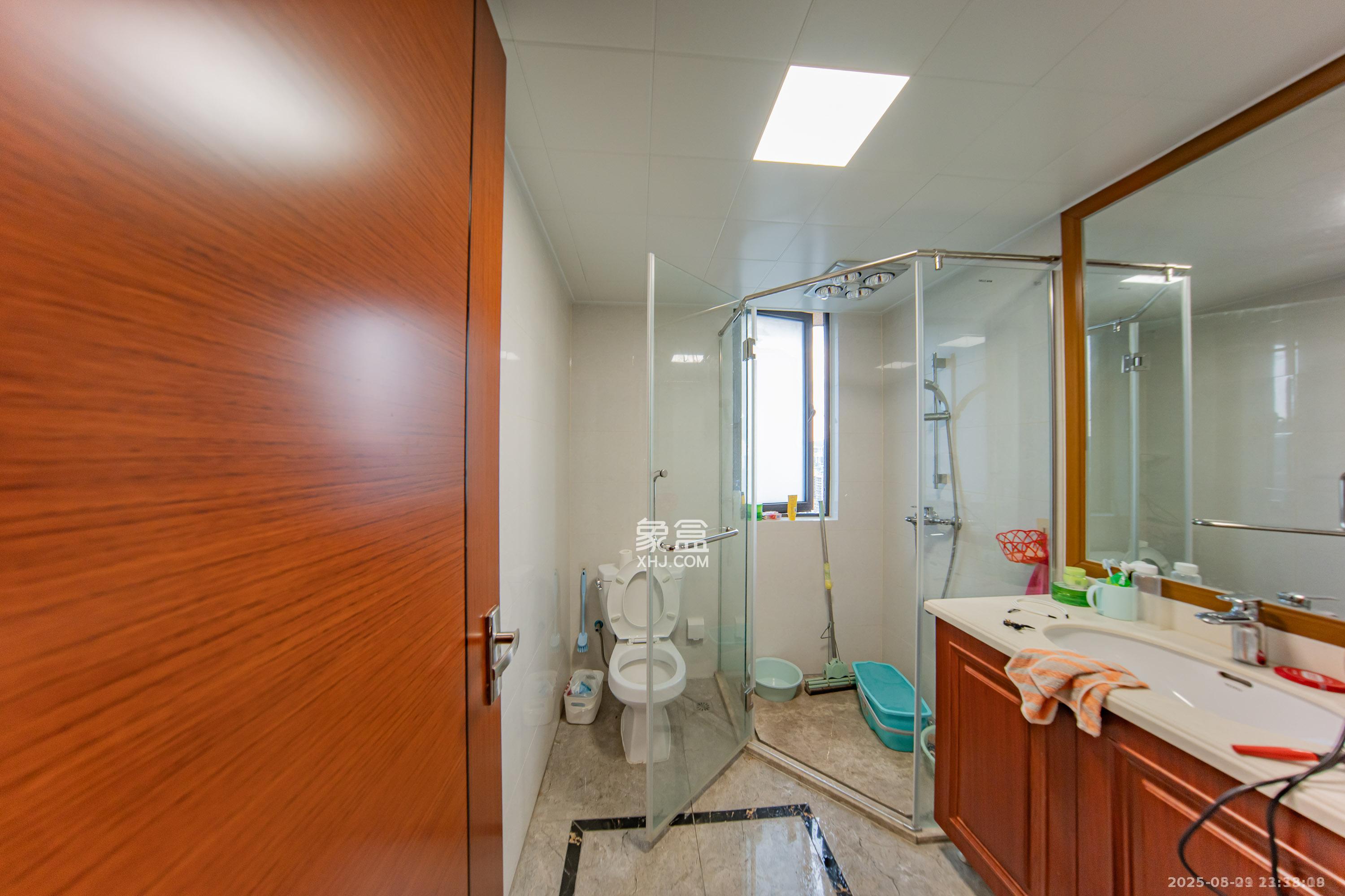 中海国际二期 3室2厅2卫 2100.0元/月 中海国际二期 3室2厅2卫 2100.0元/月室内图