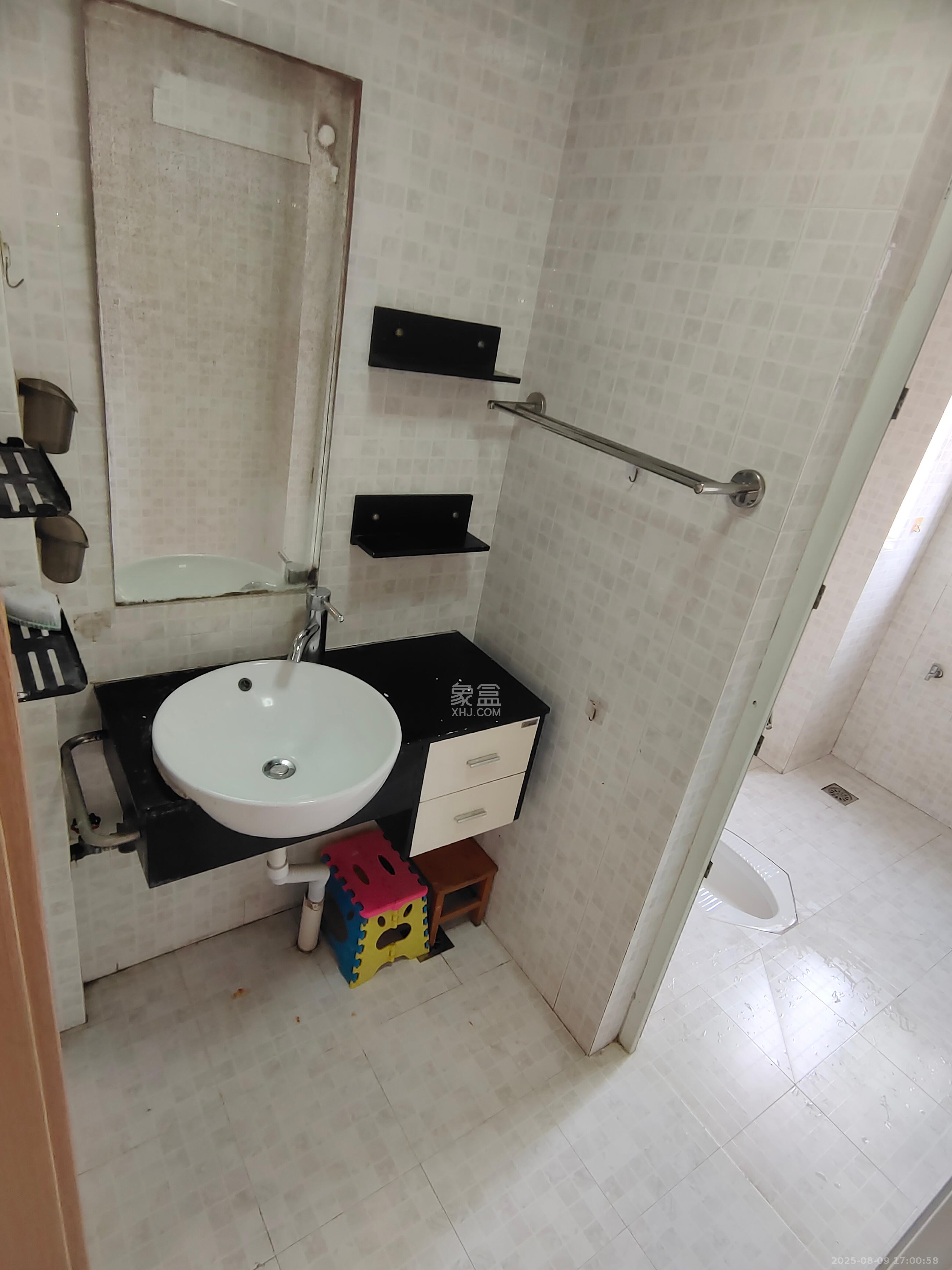 上海城小区  3室2厅1卫    2300.0元/月室内图