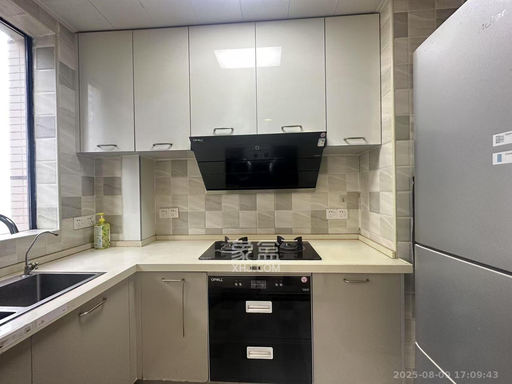 国泰九龙湾  4室2厅2卫    2400.0元/月 国泰九龙湾  4室2厅2卫    2400.0元/月室内图