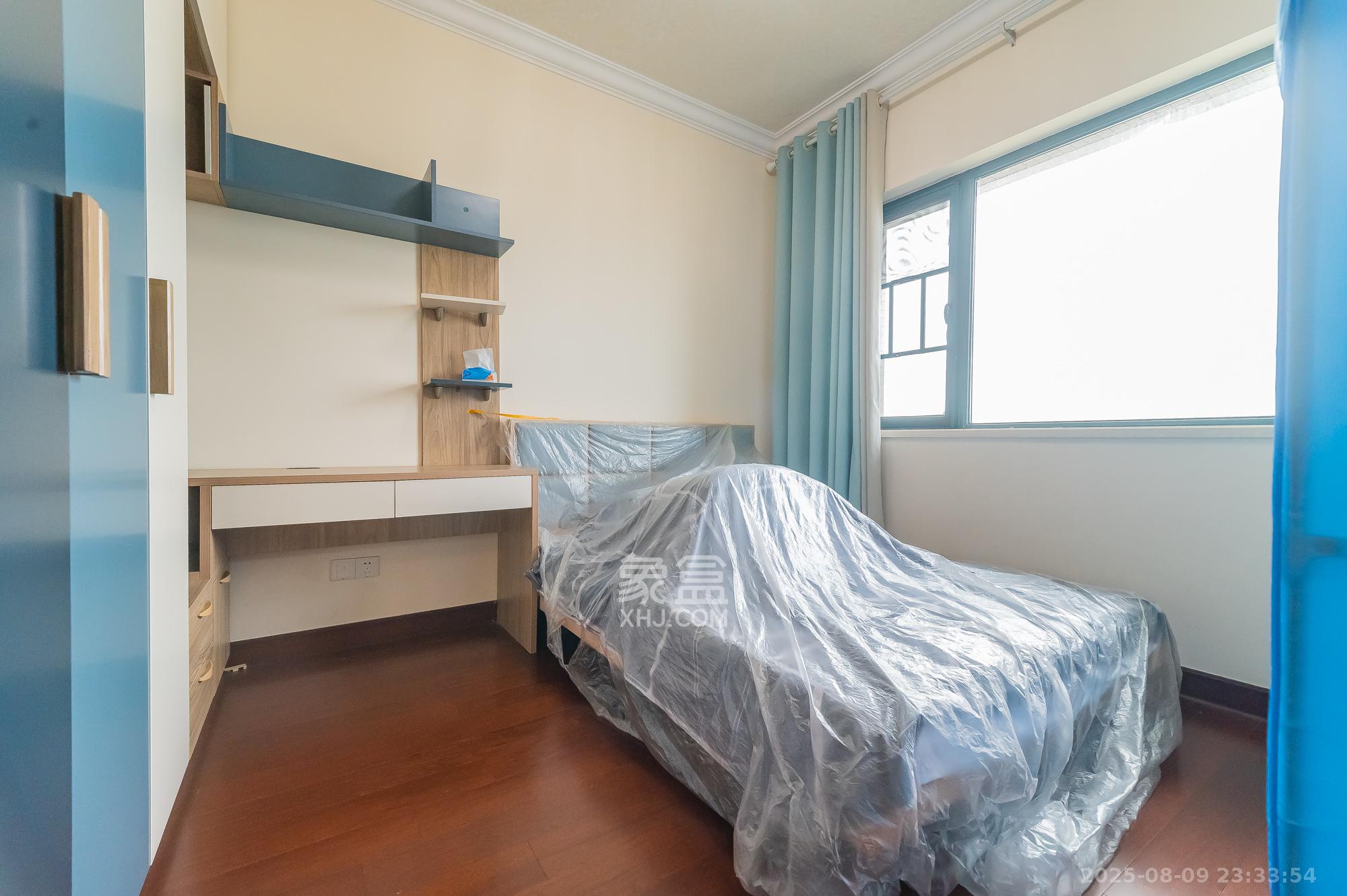 恒大翡翠华庭  3室2厅2卫    109.8万卧室