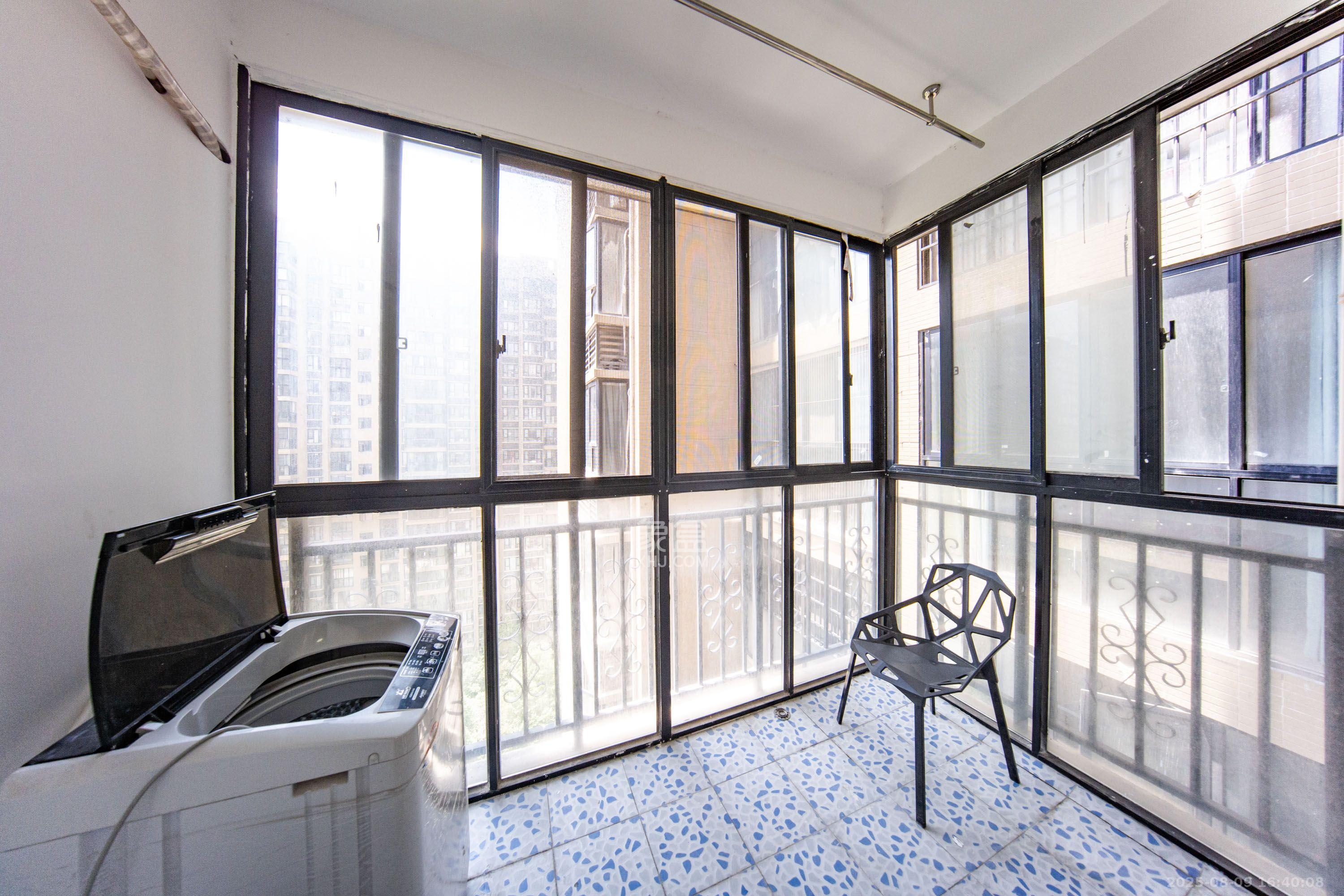 金鼎公园尚  4室2厅2卫    2300.0元/月 金鼎公园尚  4室2厅2卫    2300.0元/月室内图